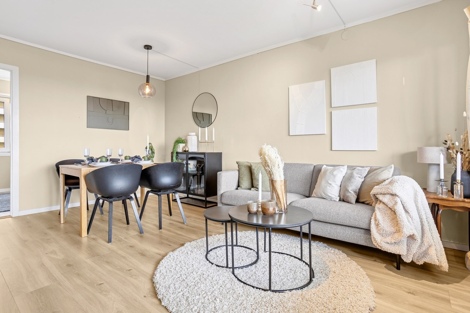 Leiligheten har en moderne fargepalett. Galleribilde