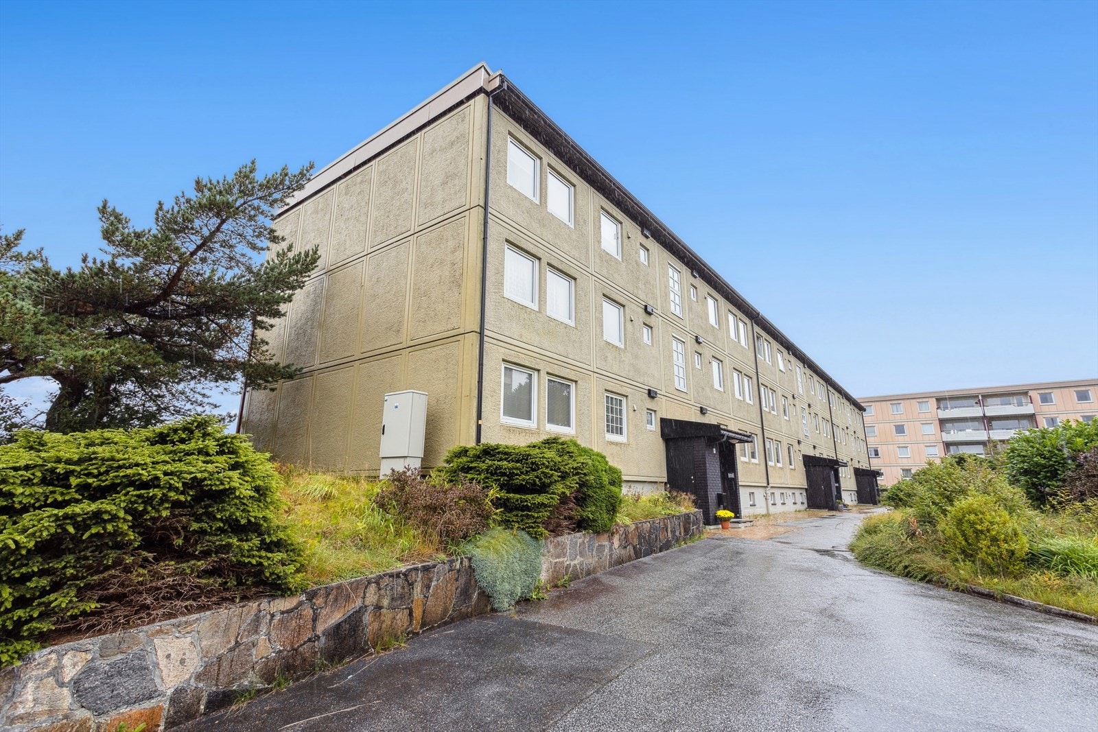 Leiligheten har en sentral og attraktiv beliggenhet i Fyllingsdalen med gangavstand til Oasen senter. Galleribilde