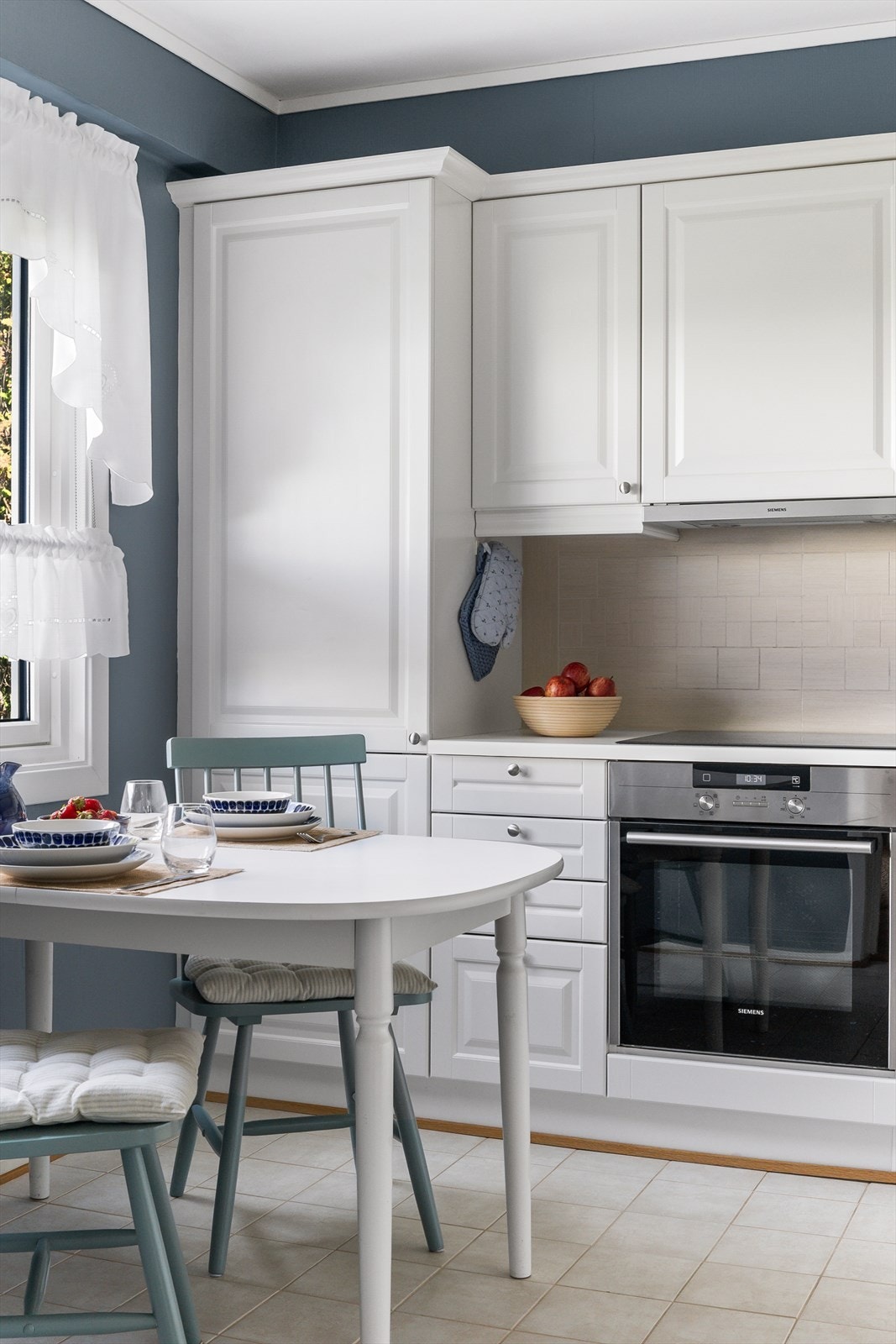 Her har du plass til en liten spisegruppe - perfekt for hektiske hverdager Galleribilde