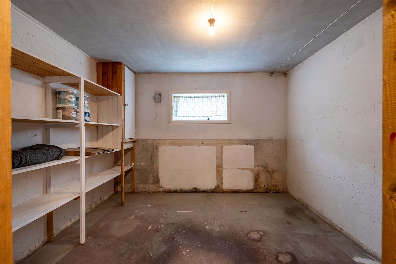 Det medfølger også to boder i kjelleren, en på ca. 6 kvm og en på ca. 8 kvm Galleribilde