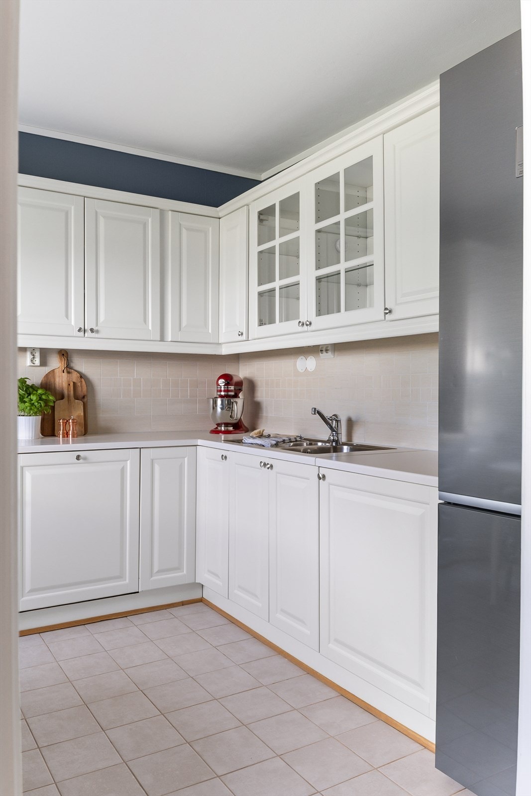 Her har du godt med både skap- og benkeplass Galleribilde