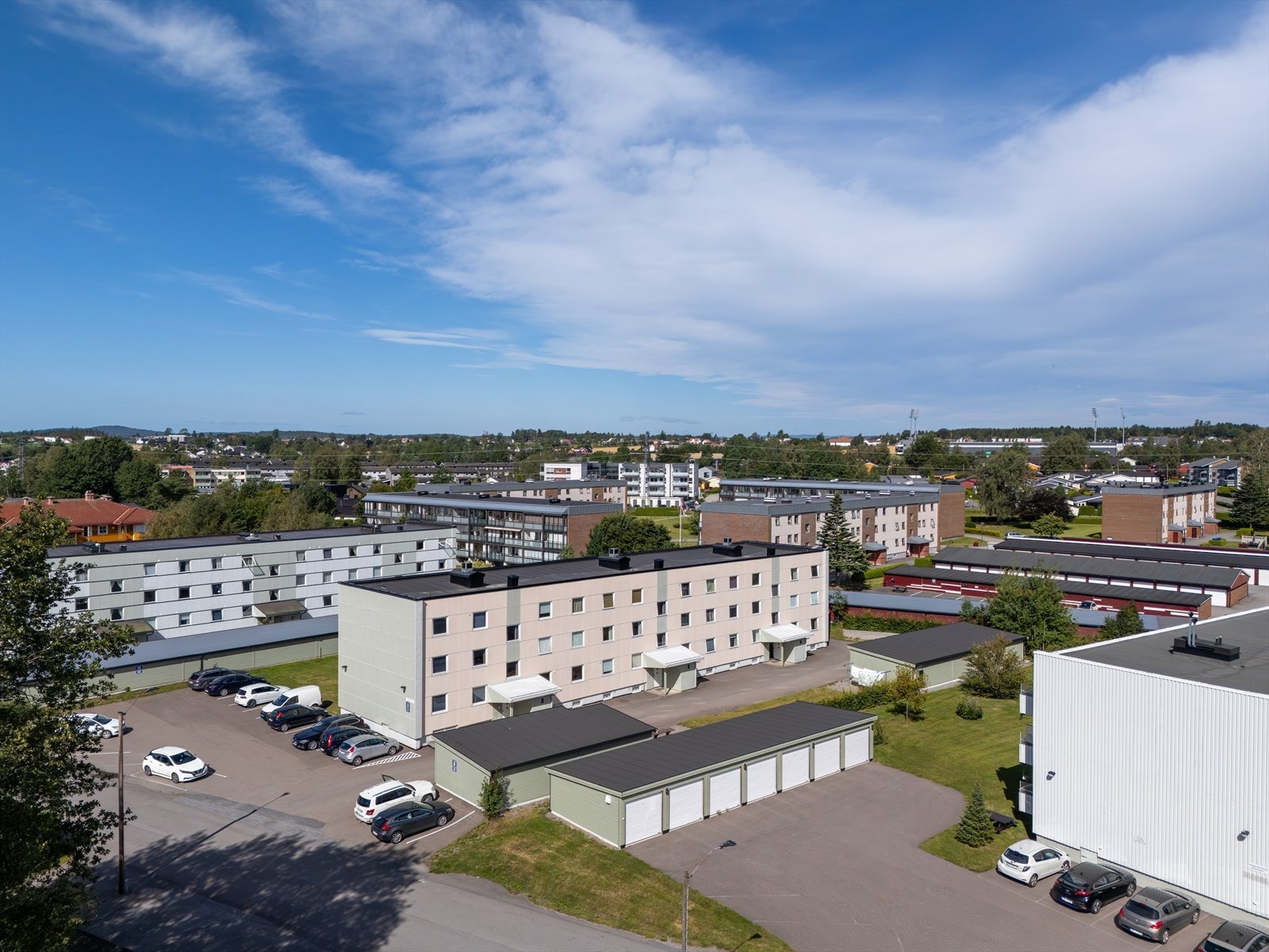 Leiligheten ligger sentralt til med kort avstand til det man skulle trenge i hverdagen Galleribilde