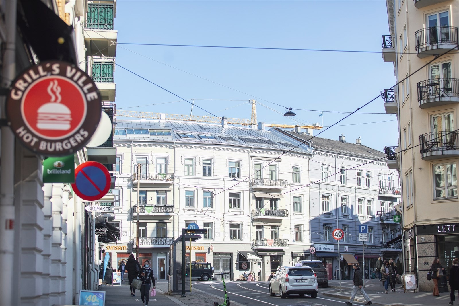 Rett rundt kvartalet finnes alt av service-fasiliteter med blant annet MENY, Smoothiexchange, LETT, Joe and the Juice og 7-eleven. Galleribilde