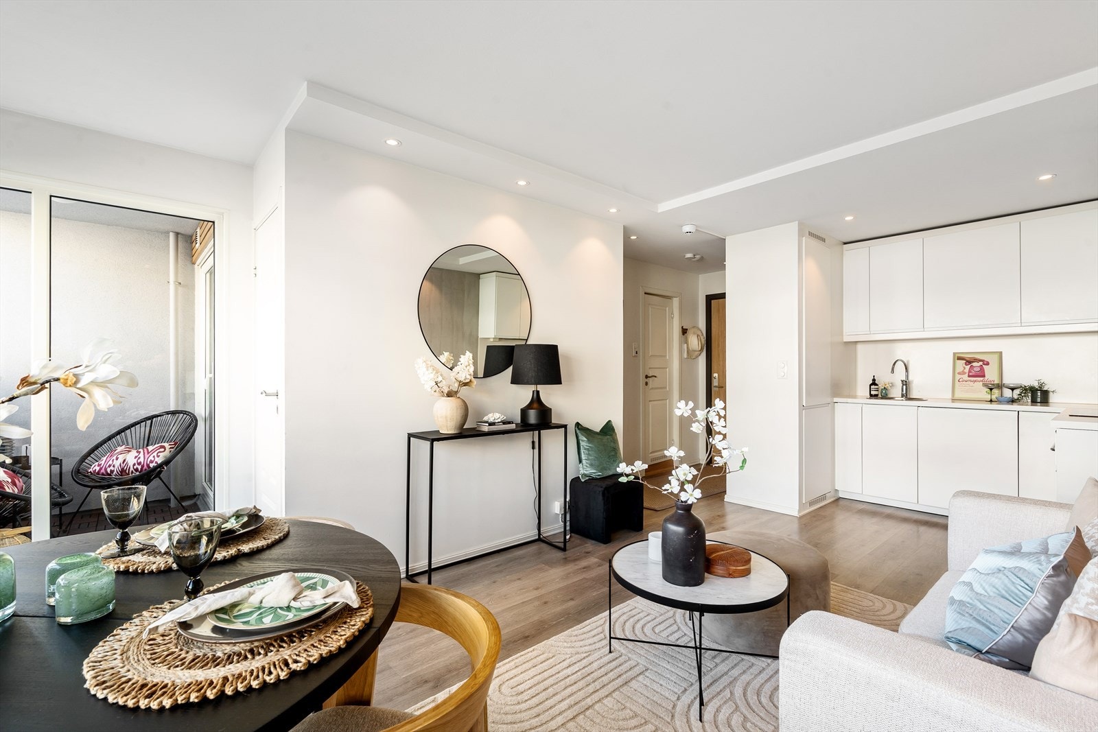 Fra stuen er det adkomst til soverommet. Galleribilde