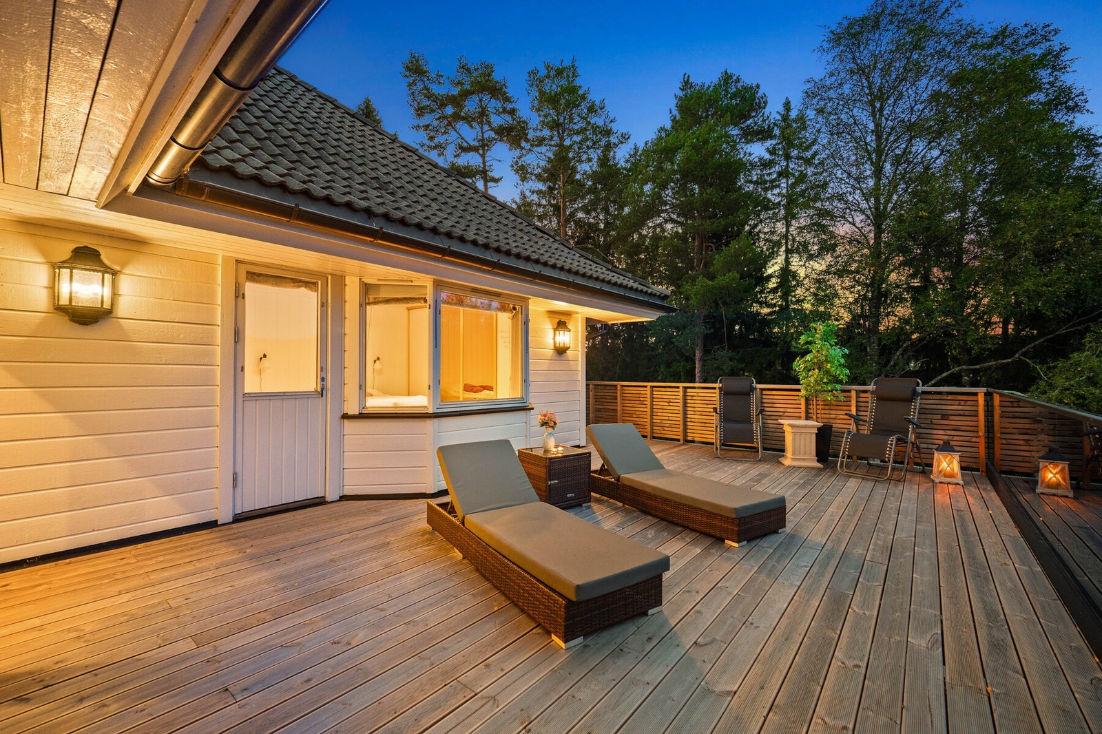 Se for deg lange sommerkvelder med god mat og drikke. Galleribilde