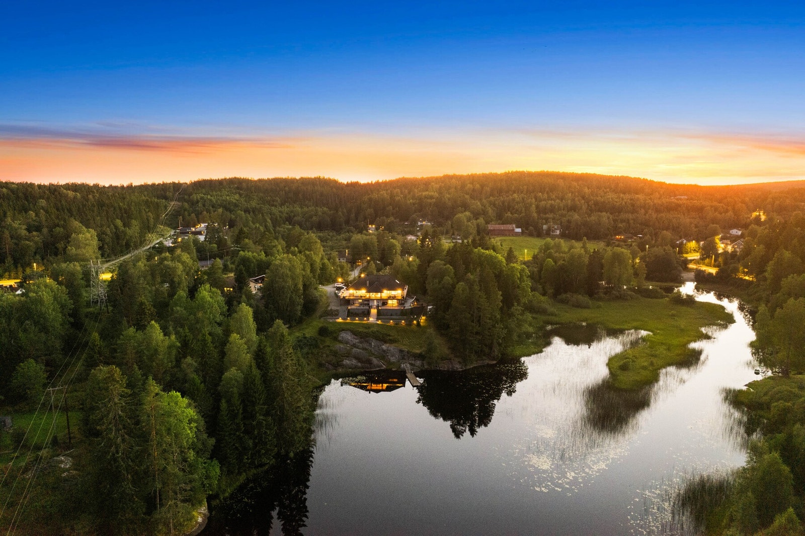 Beliggenheten er ideell for familier, i stille og rolige omgivelser med gang- og sykkelvei helt frem til Siggerud skole. Galleribilde