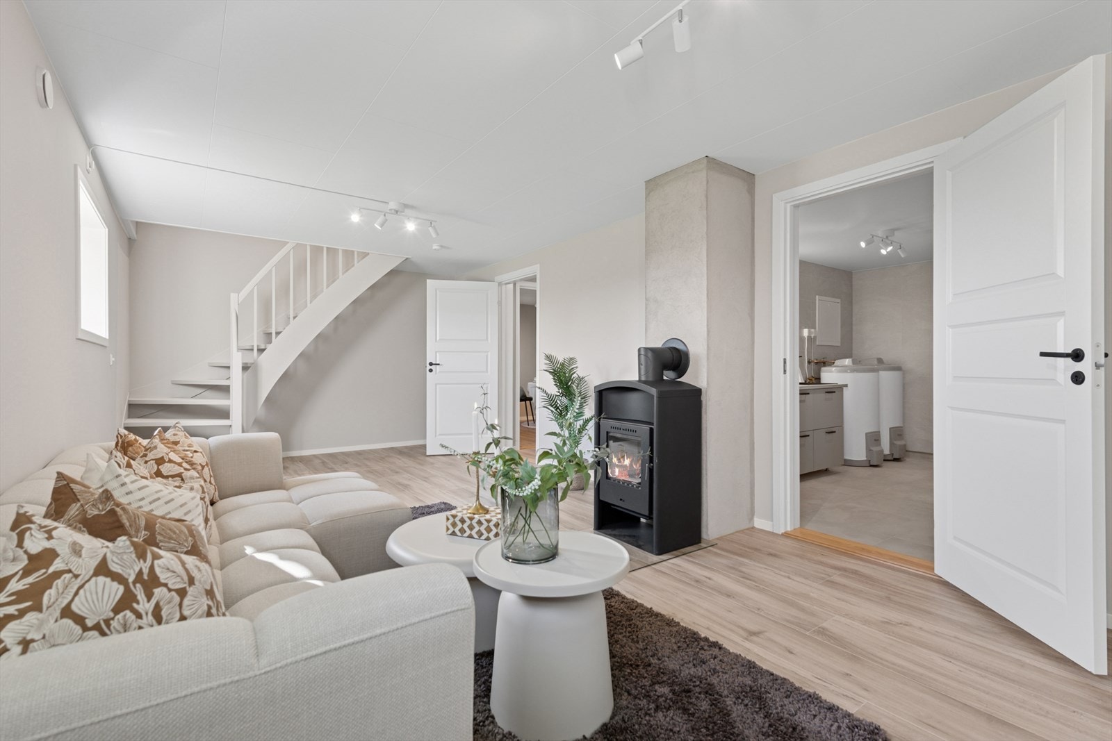 Åpen planløsning som gir god flyt mellom rommene. Galleribilde