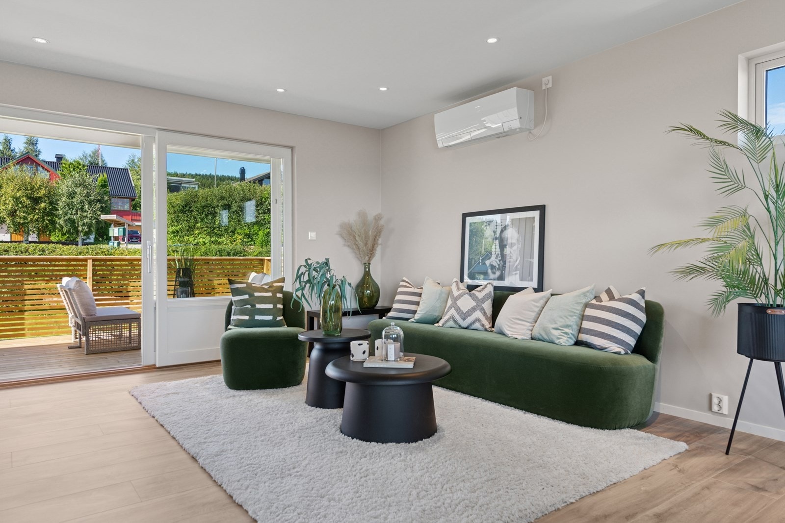 Fra stuen med direkte utgang til terrassen. Galleribilde