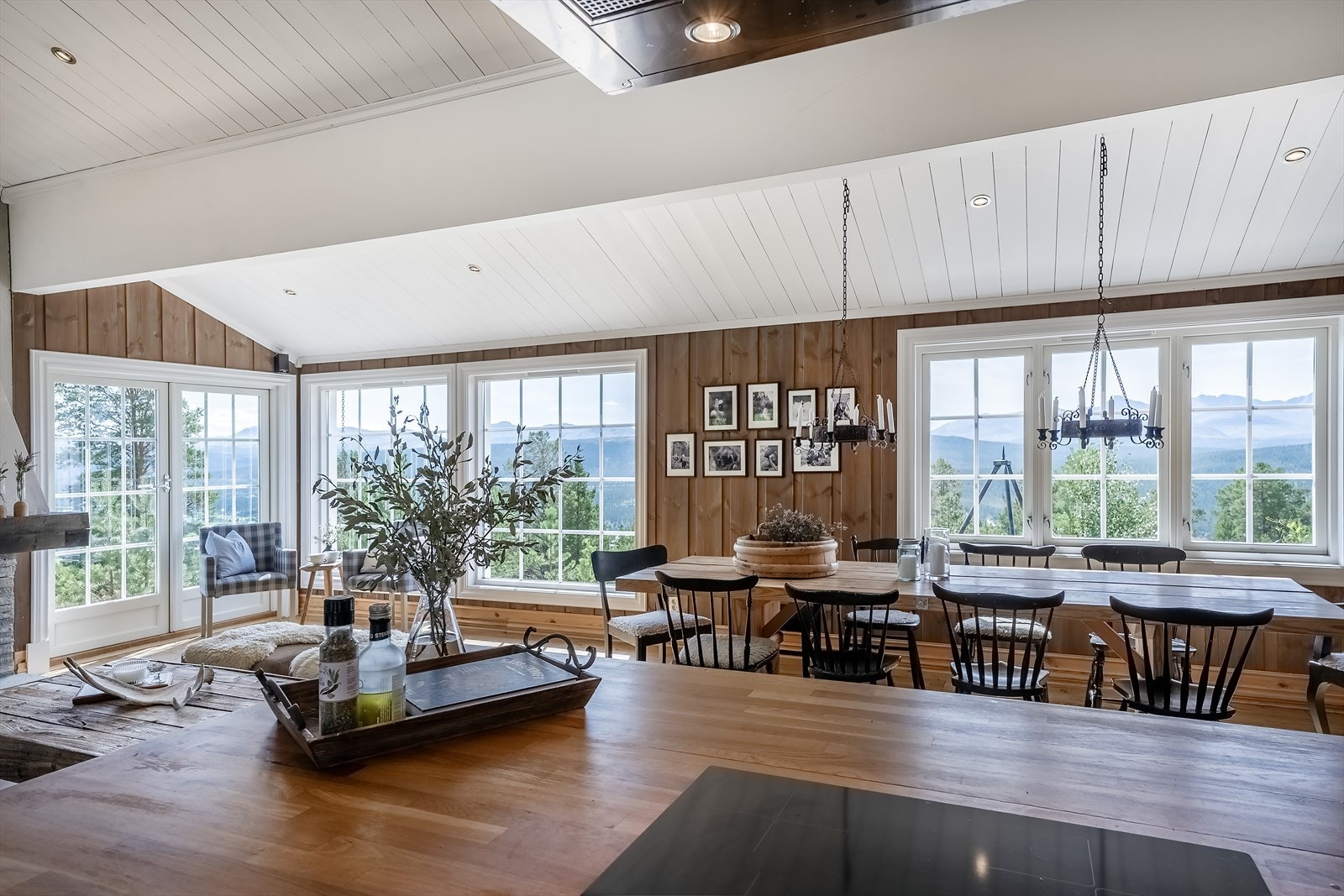 Lys, åpen og sosial planløsning Galleribilde