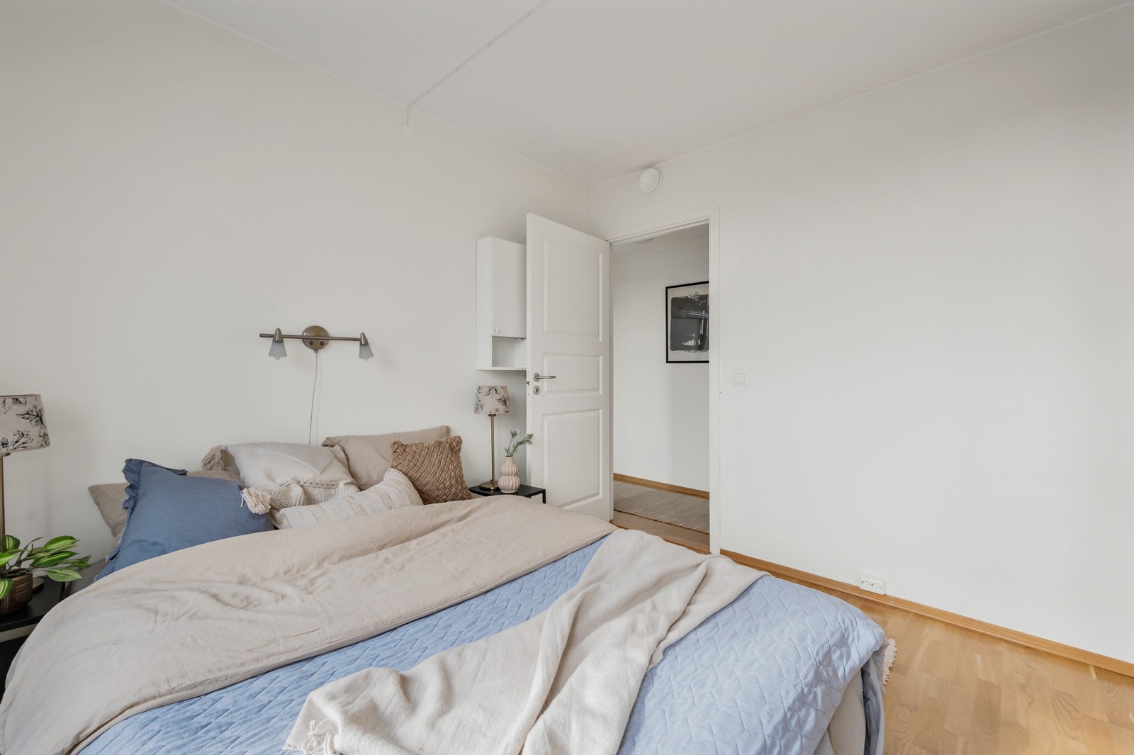 Alle soverom har plassbygget garderobeløsning av høy kvalitet. Galleribilde