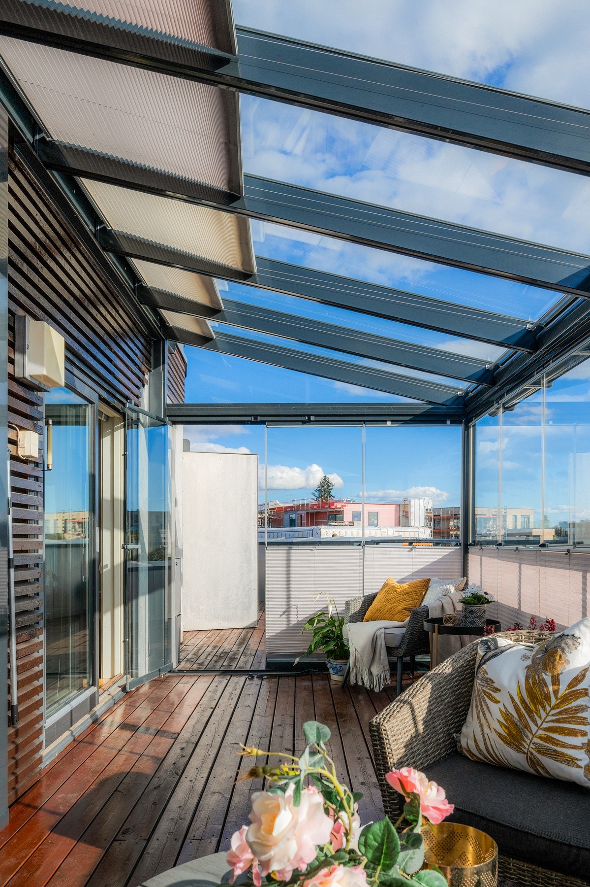 Her kan du nyte terrassen og utsikten, selv på regnværsdager. Galleribilde