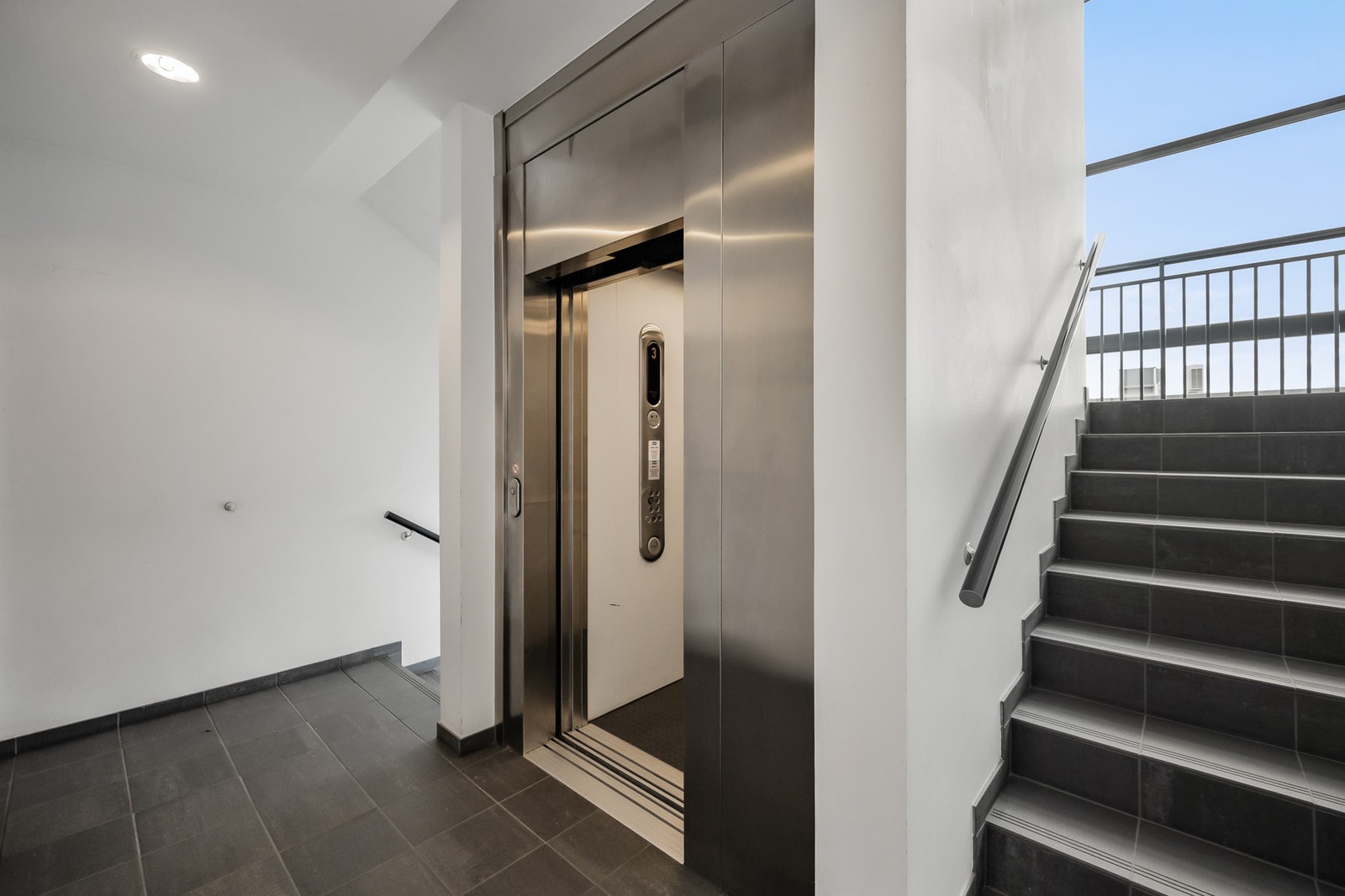 Moderne bygg med heisadkomst. Galleribilde