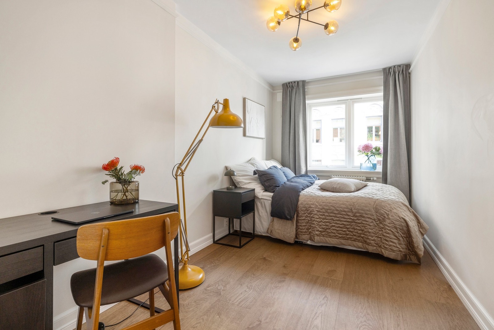 Soverom 2 egner seg ypperlig som barne- eller gjesterom, men kan også fungere som et praktisk hjemmekontor. Galleribilde