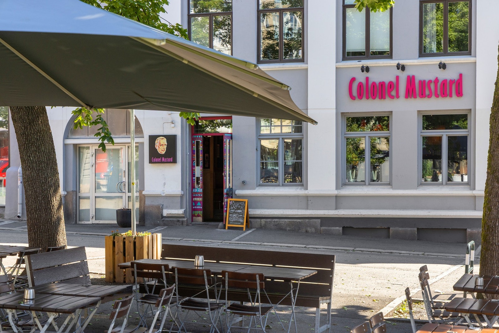 Alexander Kiellands plass er i tillegg omringet av flere hyggelige spisesteder med uteservering i sommerhalvåret. Galleribilde