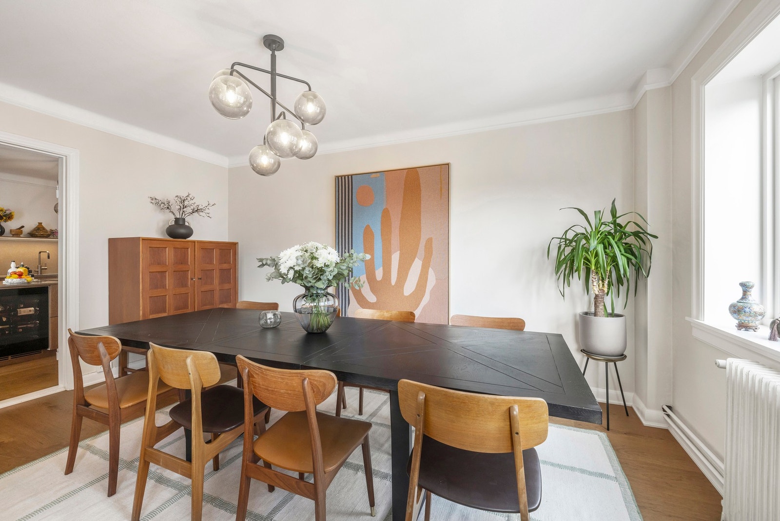 Dette er et rom med utallige muligheter som tilfører boligen stor bruksverdi. Galleribilde