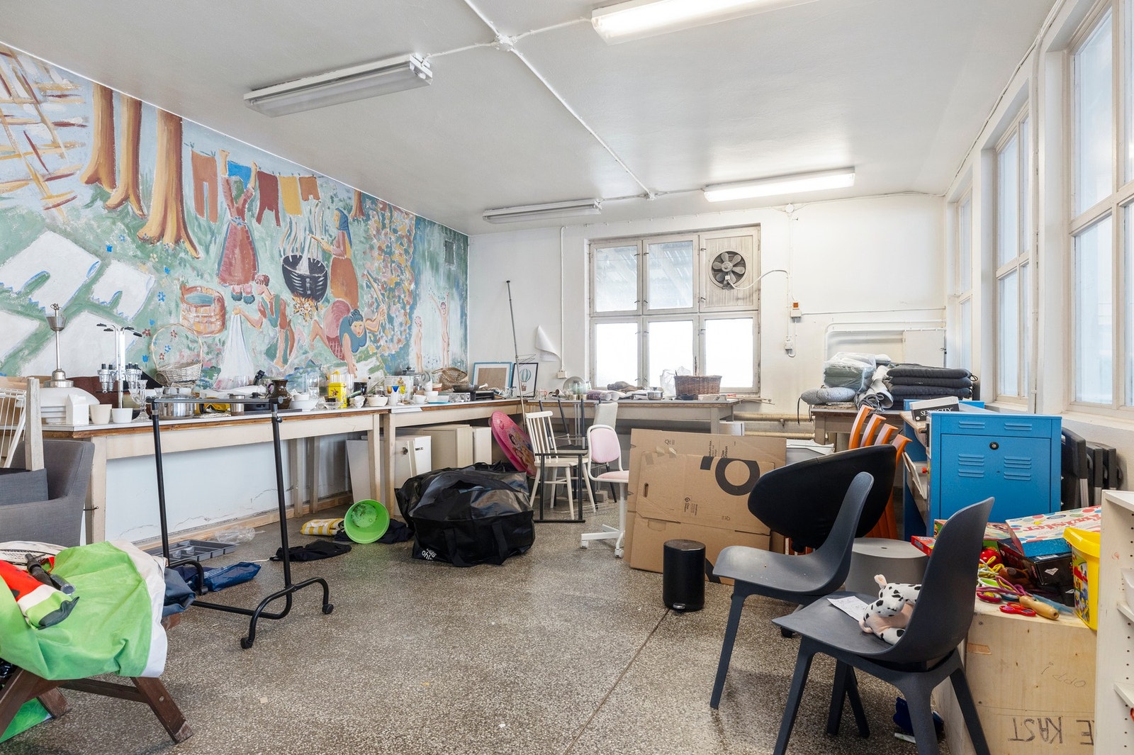 Gjenbruks rom i aksjelaget hvor man kan hente det man ønsker, eller gi bort det man ikke lenger behøver. Galleribilde