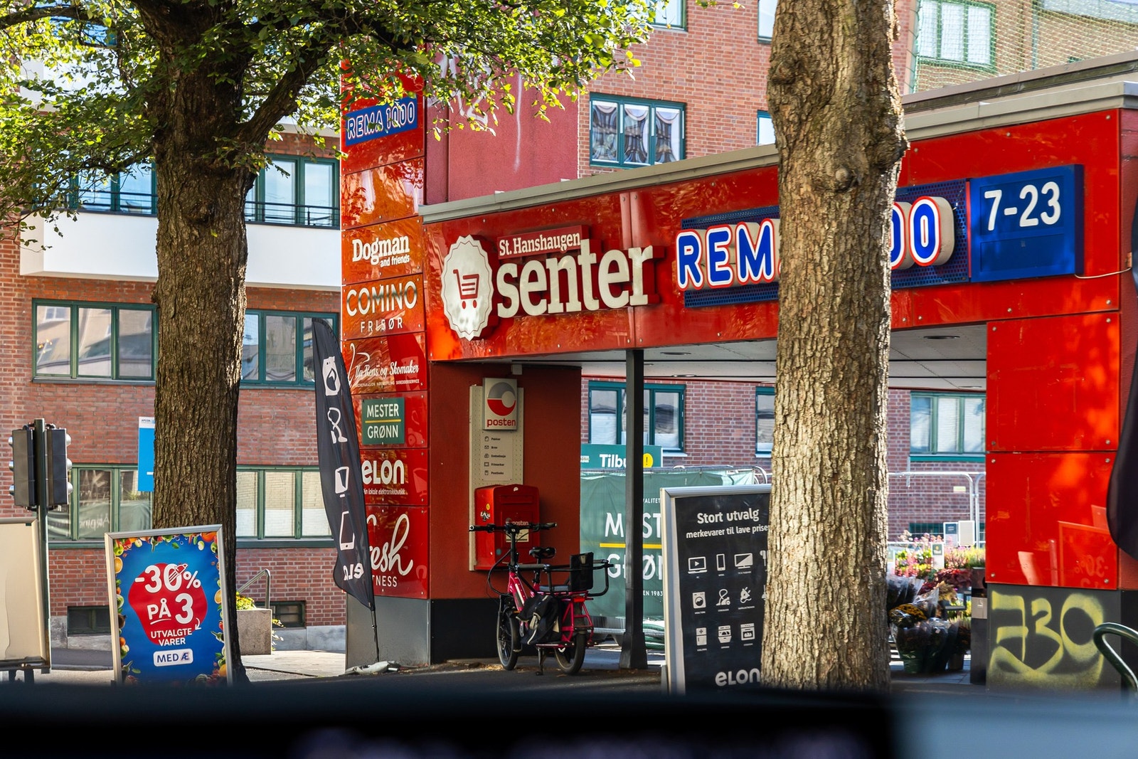Dagligvarehandelen kan gjøres ved blant annet Rema 1000 som ligger 150 meter fra boligen. Galleribilde
