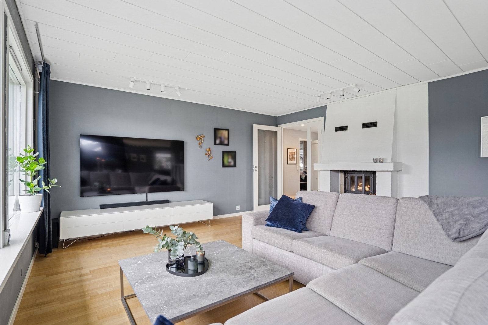 Her er det rom for både nyhetssendinger og å samle familien eller venner til filmaften. Galleribilde