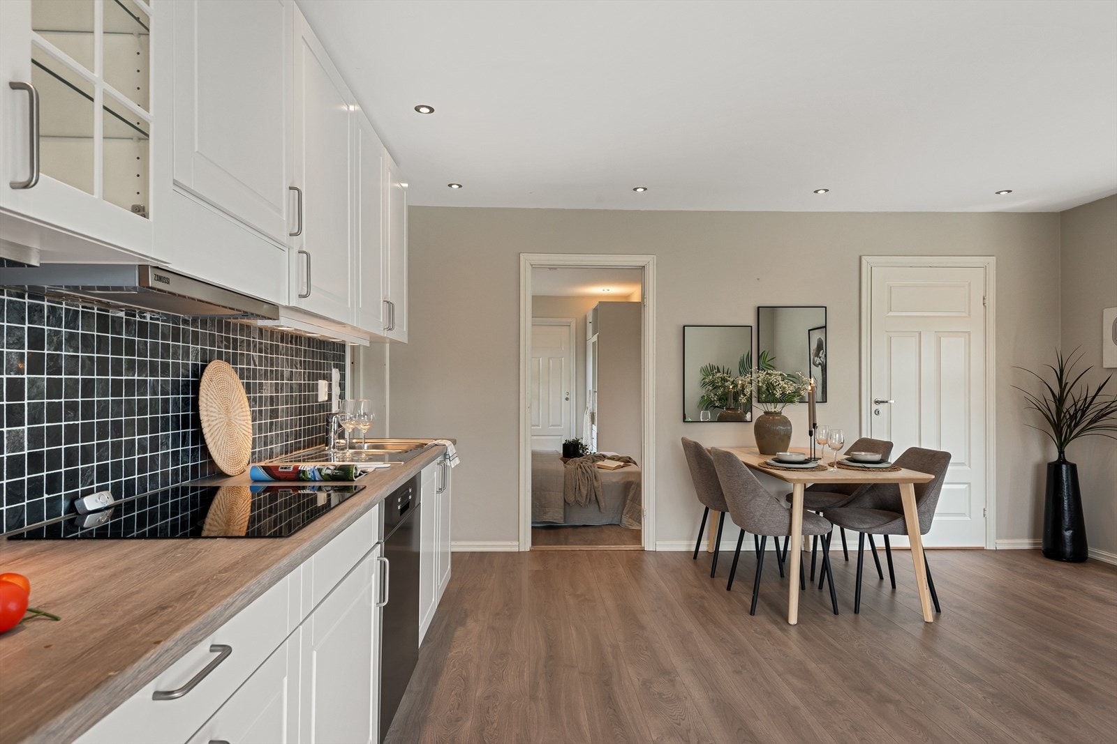 Plass til spisebord. Galleribilde