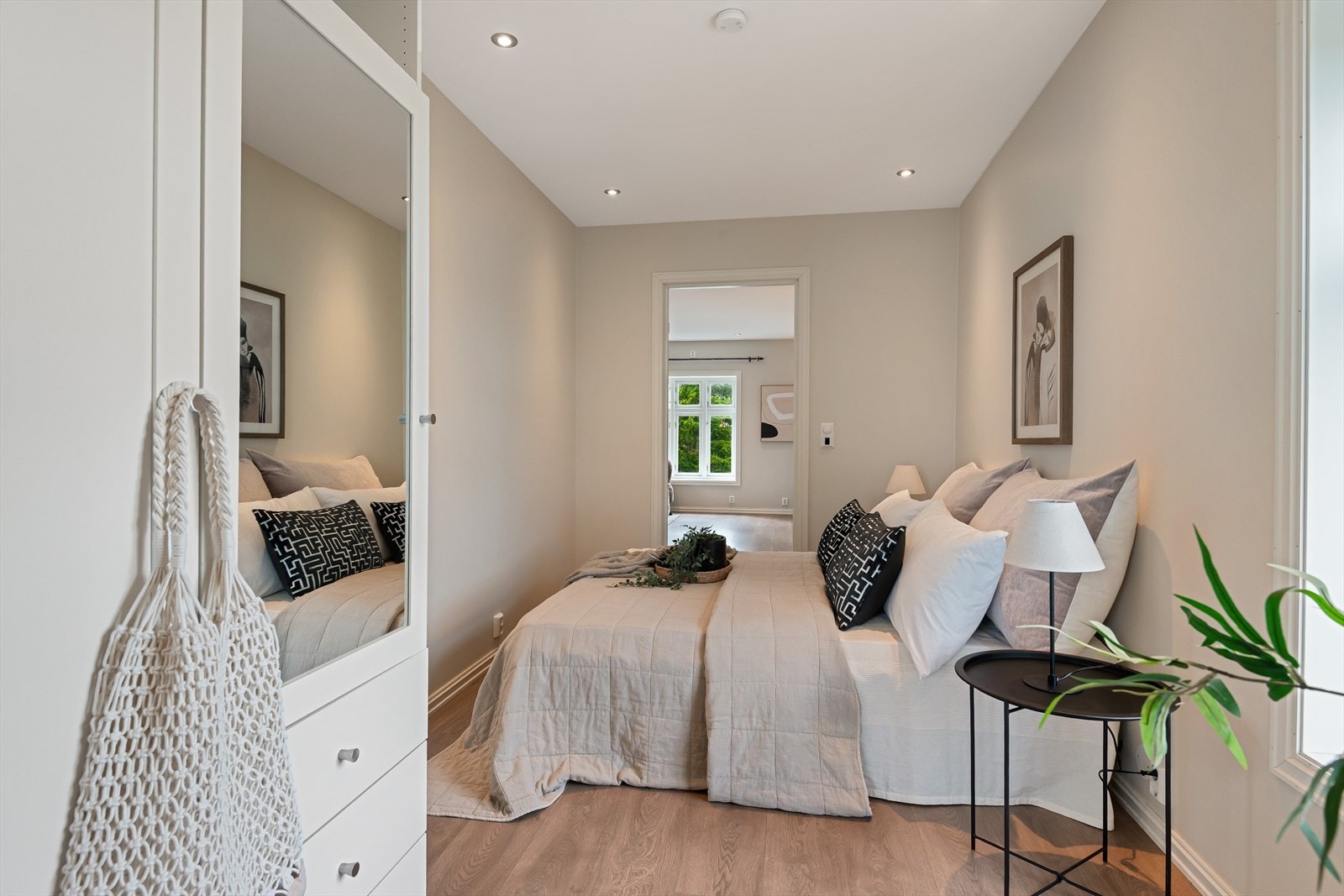 Plass til garderobeskap. Galleribilde