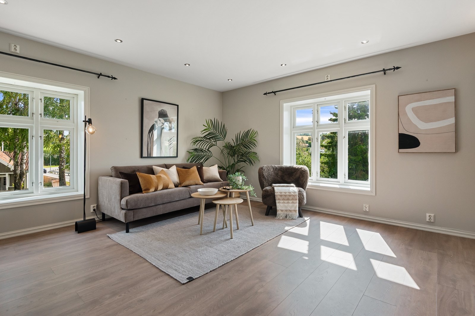 Store vindusflater. Galleribilde