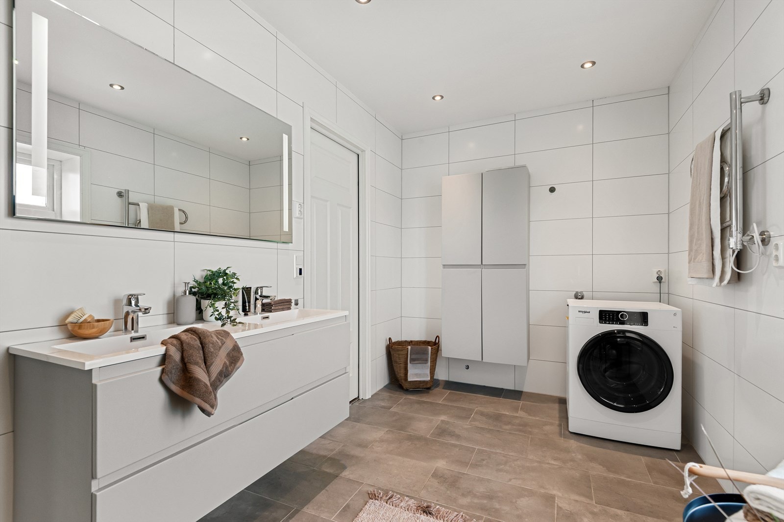 Bad med opplegg for vaskemaskin. Galleribilde