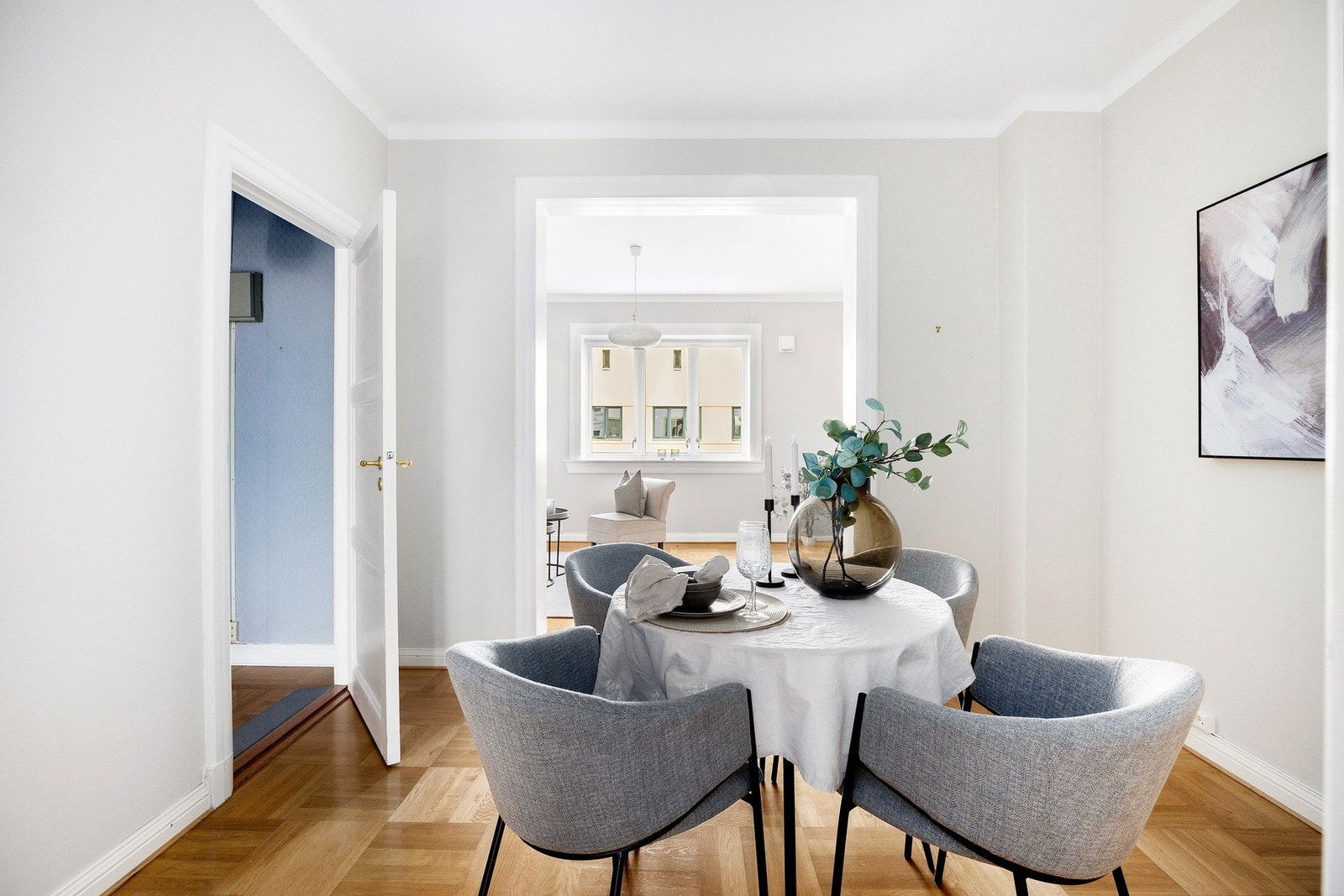 Spisestue tilknyttet stuen. Galleribilde