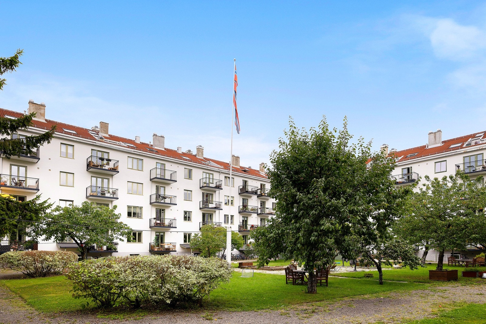 Velkommen til Grimstadgata 23A - en lys gjennomgaående 2-roms aksjeleilighet med balkong Galleribilde