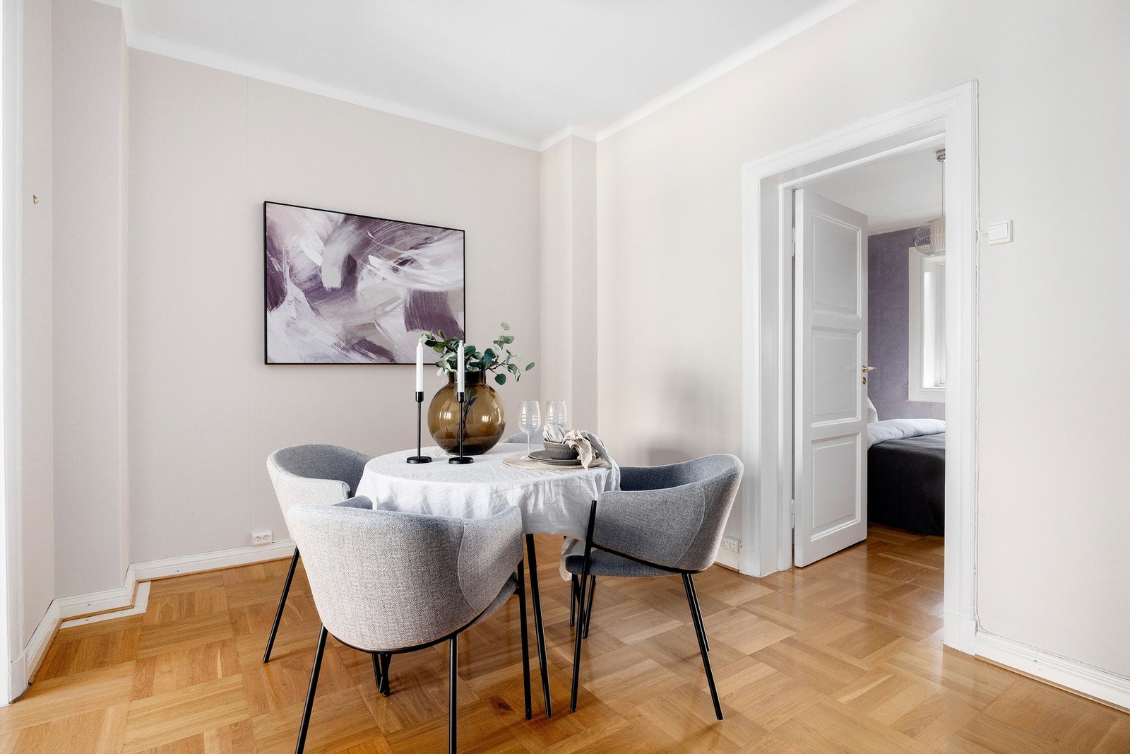 Her kan man nyte et godt måltid i hyggelig lag. Galleribilde