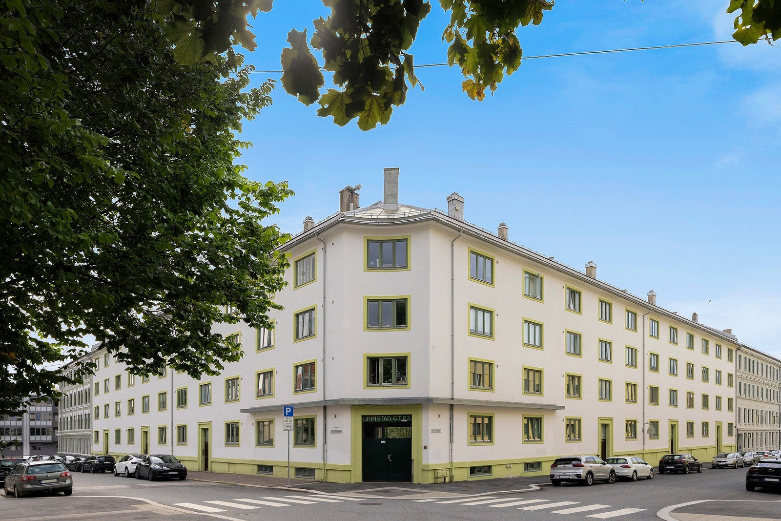 Området har et svært godt kollektivtilbud med umiddelbar nærhet til ulike busslinjer og trikk, som raskt tar deg til store deler av byen. Galleribilde