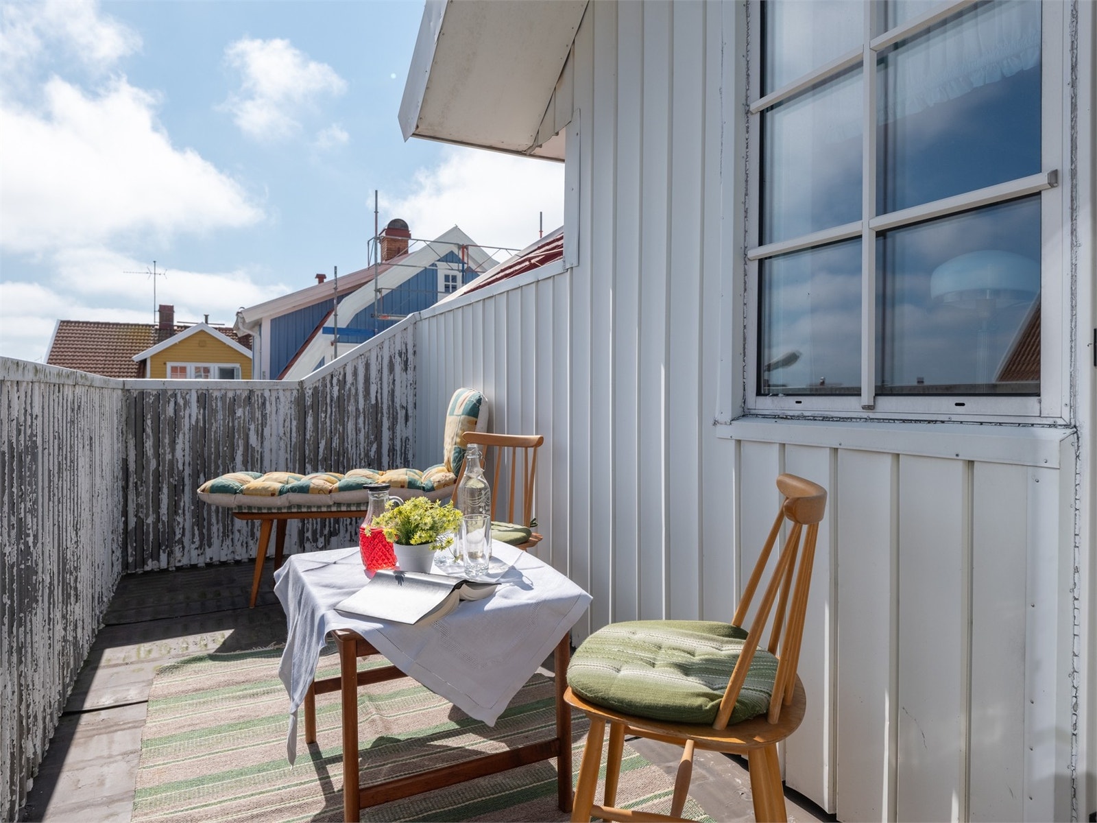 ...med utgång till balkong i bra solläge Galleribilde