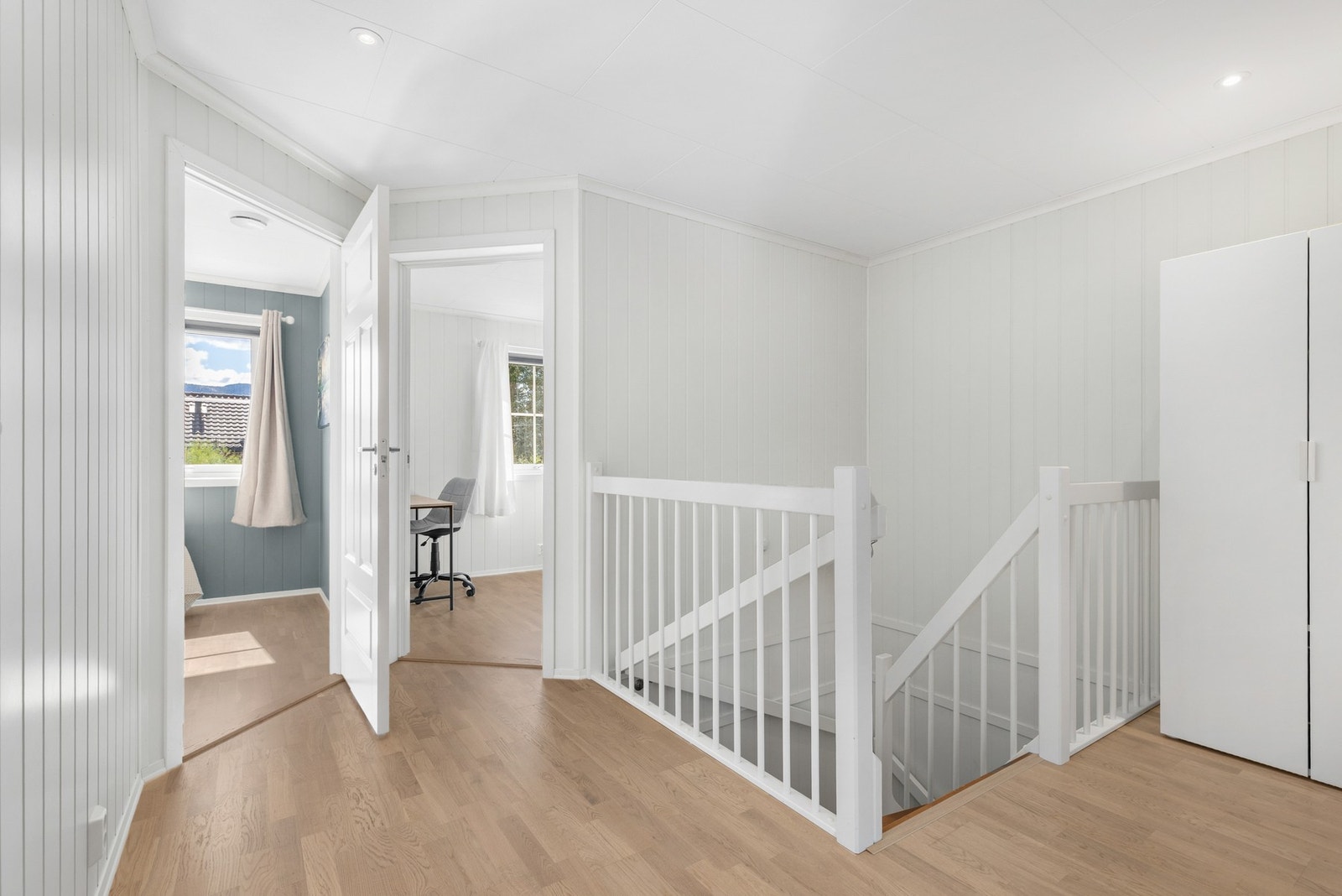 I 2. etasje finner du tre soverom, bad og en bod Galleribilde