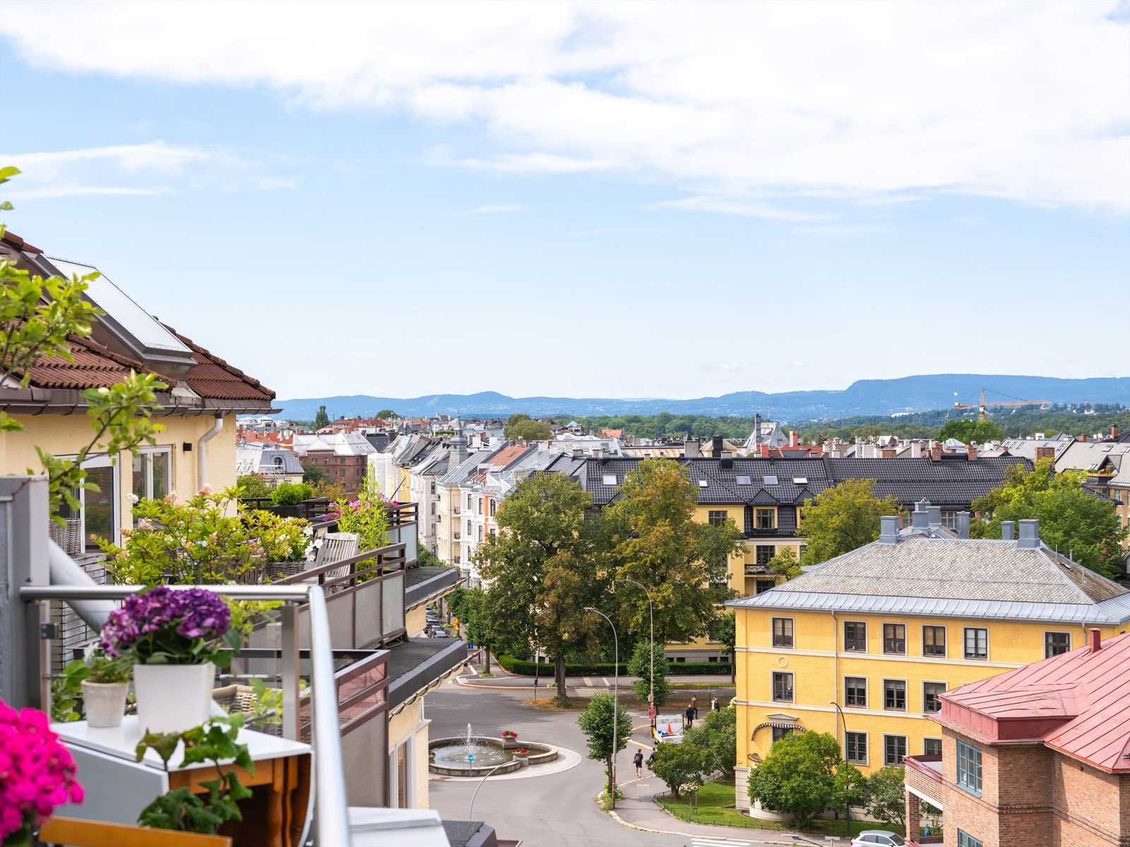 Leiligheten har en fantastisk beliggenhet for deg som ønsker å bo sentralt til i et av byens aller flotteste strøk med nærhet til et svært rikt tilbud av fasiliteter Galleribilde