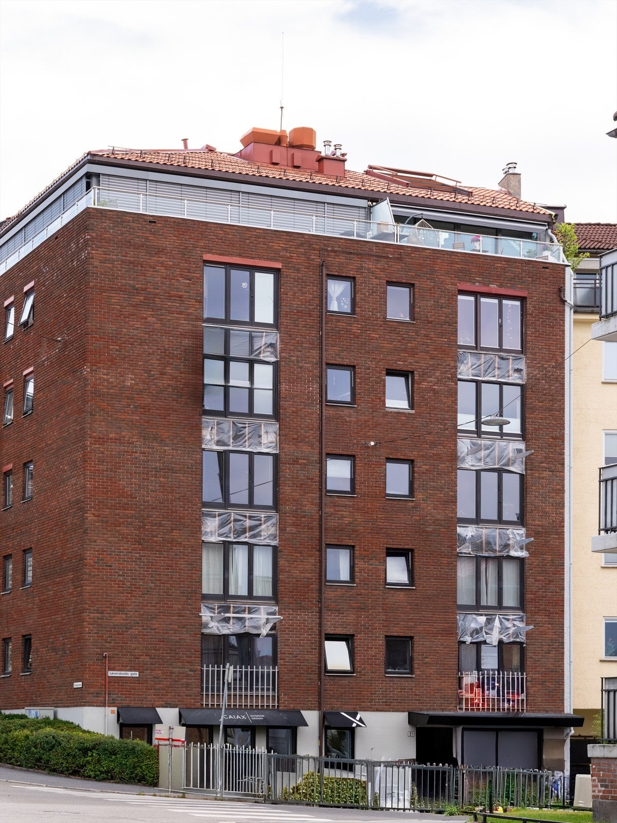 Representativ bygård i teglstein Galleribilde