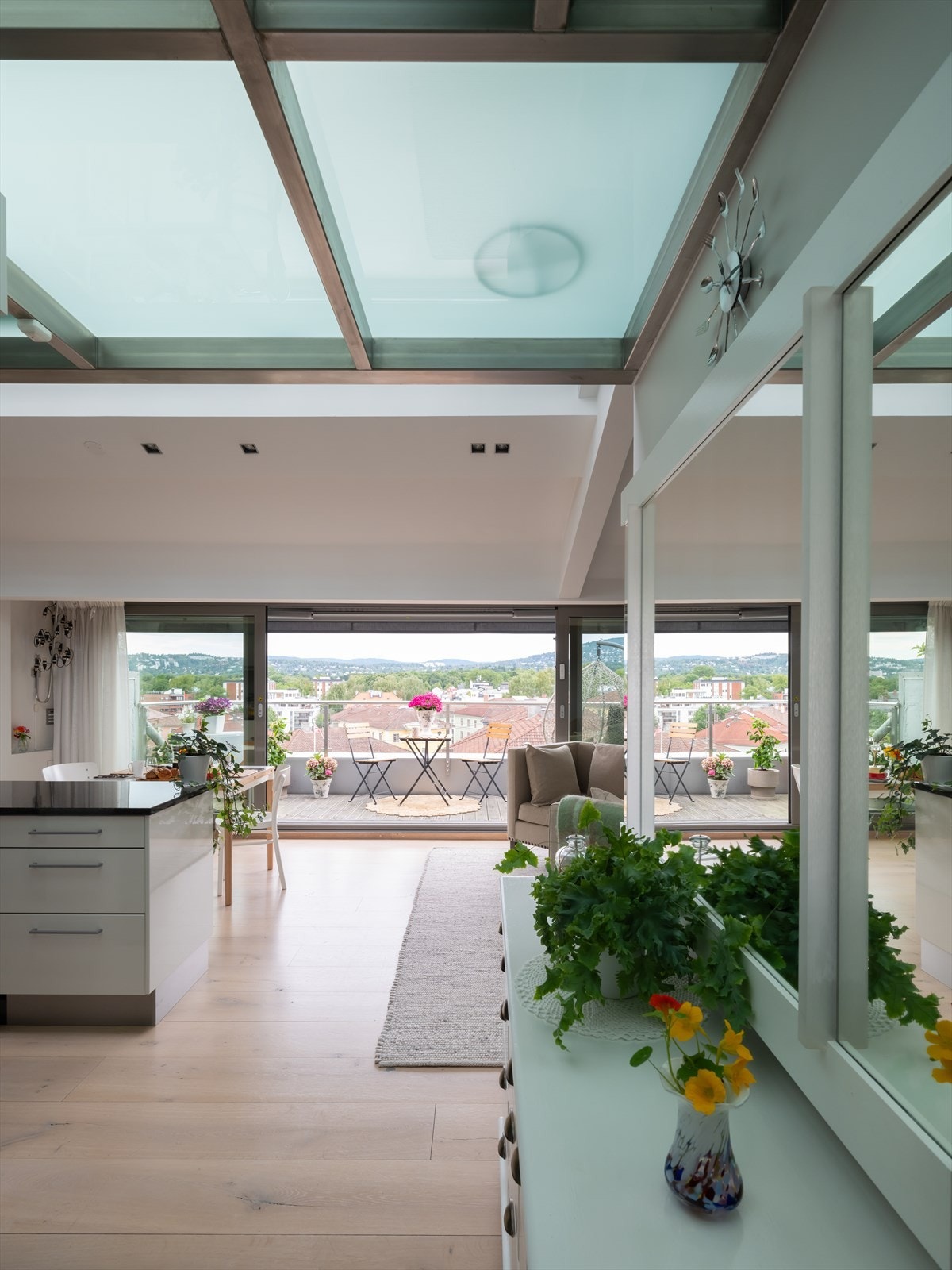 Lekker toppleilighet med designpreg og unike lysforhold Galleribilde