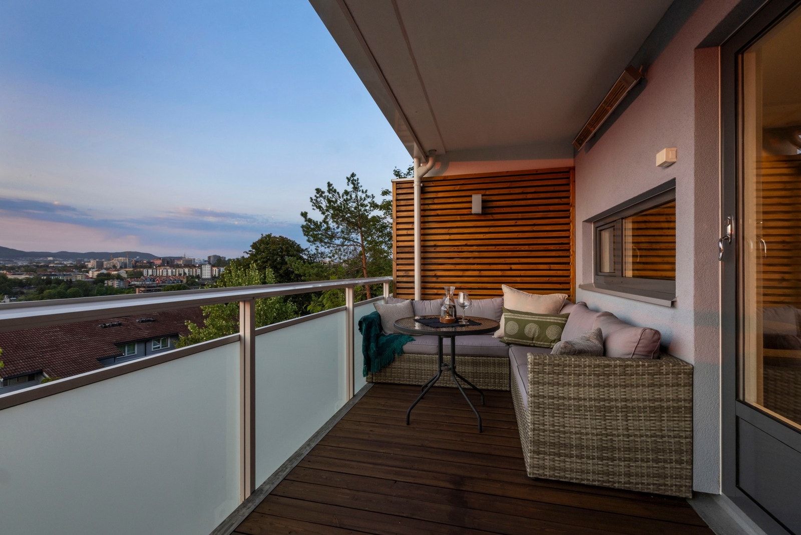 Lun kveldsatmosfære. Galleribilde