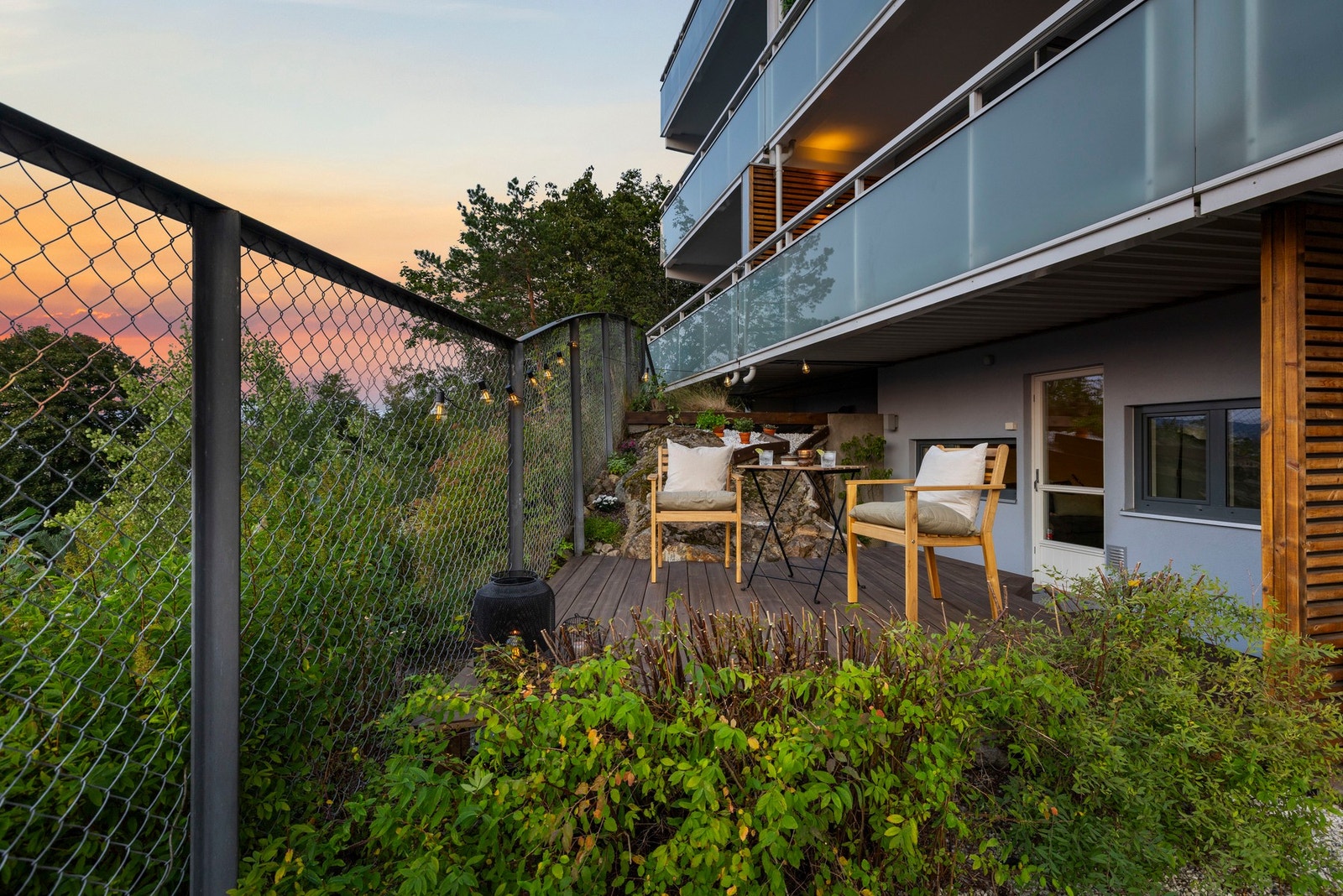 Fantastisk uteplass med ingen gjenboere - her kan man virkelig nyte roen og privatlivet. Galleribilde