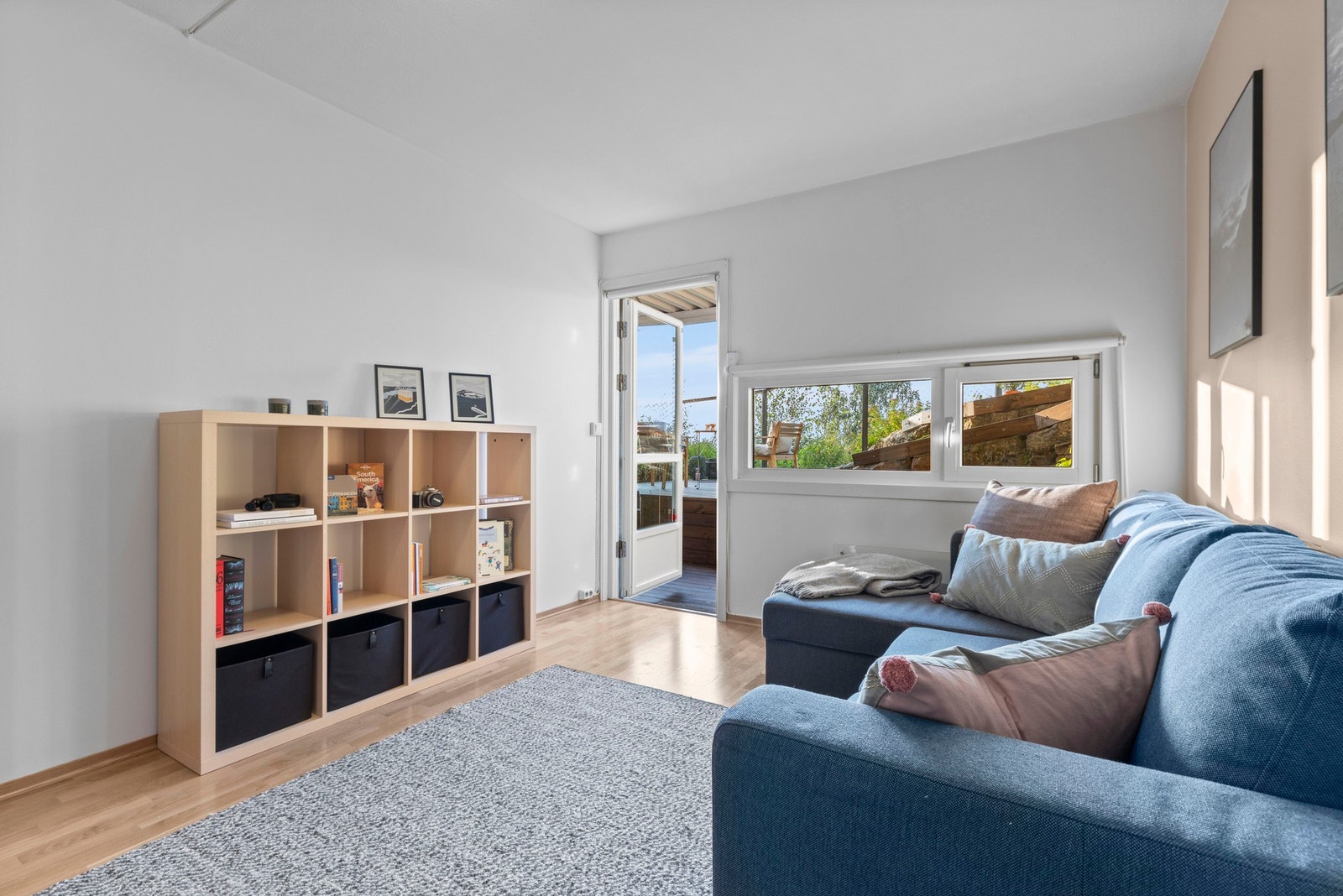 Fra dette rommet er det direkte utgang til hagen. Galleribilde