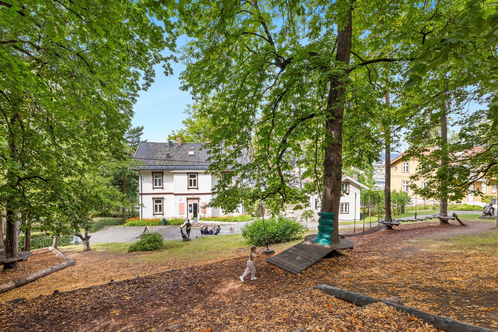 Et område kjent for sine turområder, skulpturpark og flotte rekreasjonsmuligheter. Galleribilde