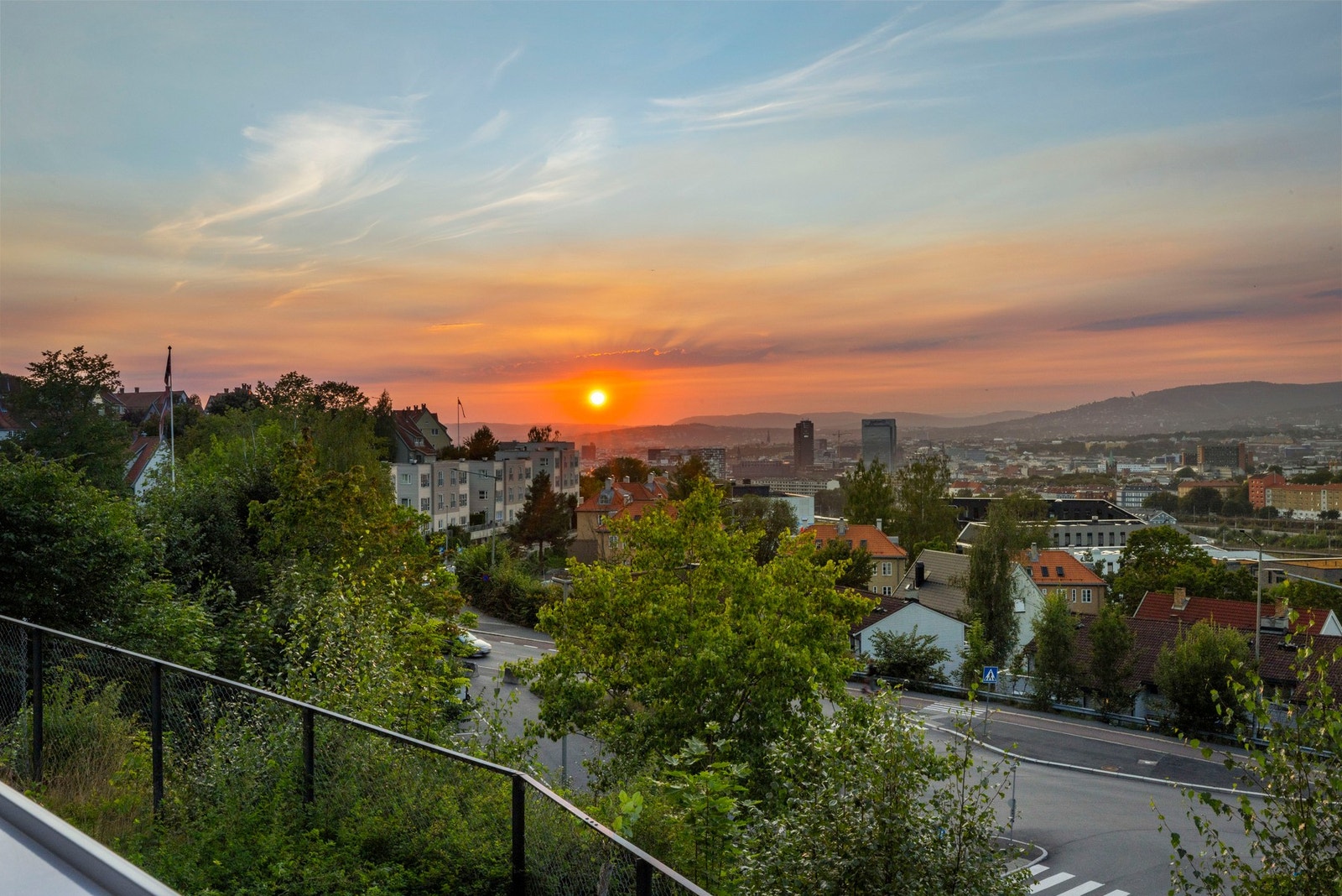 Spektakulær utsikt over Oslo og vakre solnedganger fra boligen. Galleribilde
