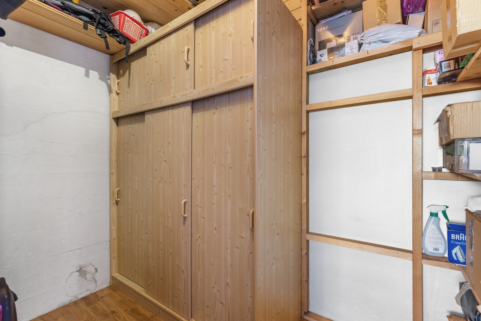 God lagringsplass i innvendig bod i tillegg til to kjellerboder. Galleribilde