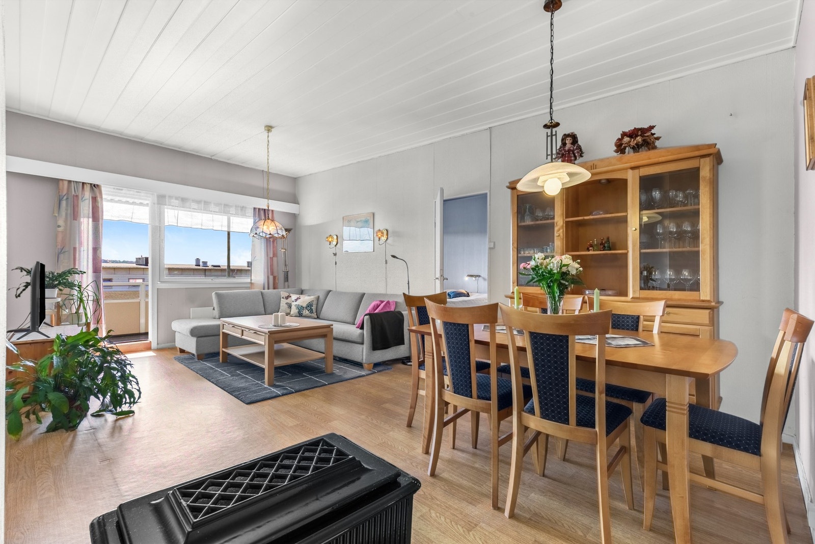 Stor og gjennomgående 3-roms Selveier. Galleribilde