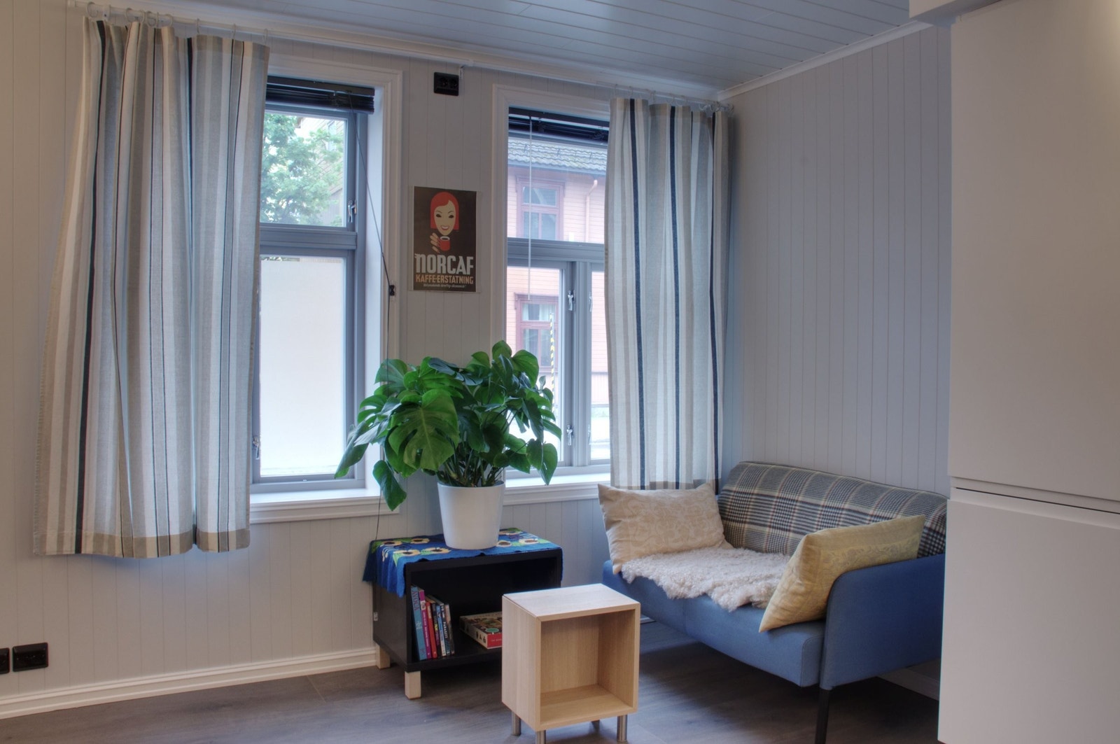 Trivelig stue med dagslys Galleribilde