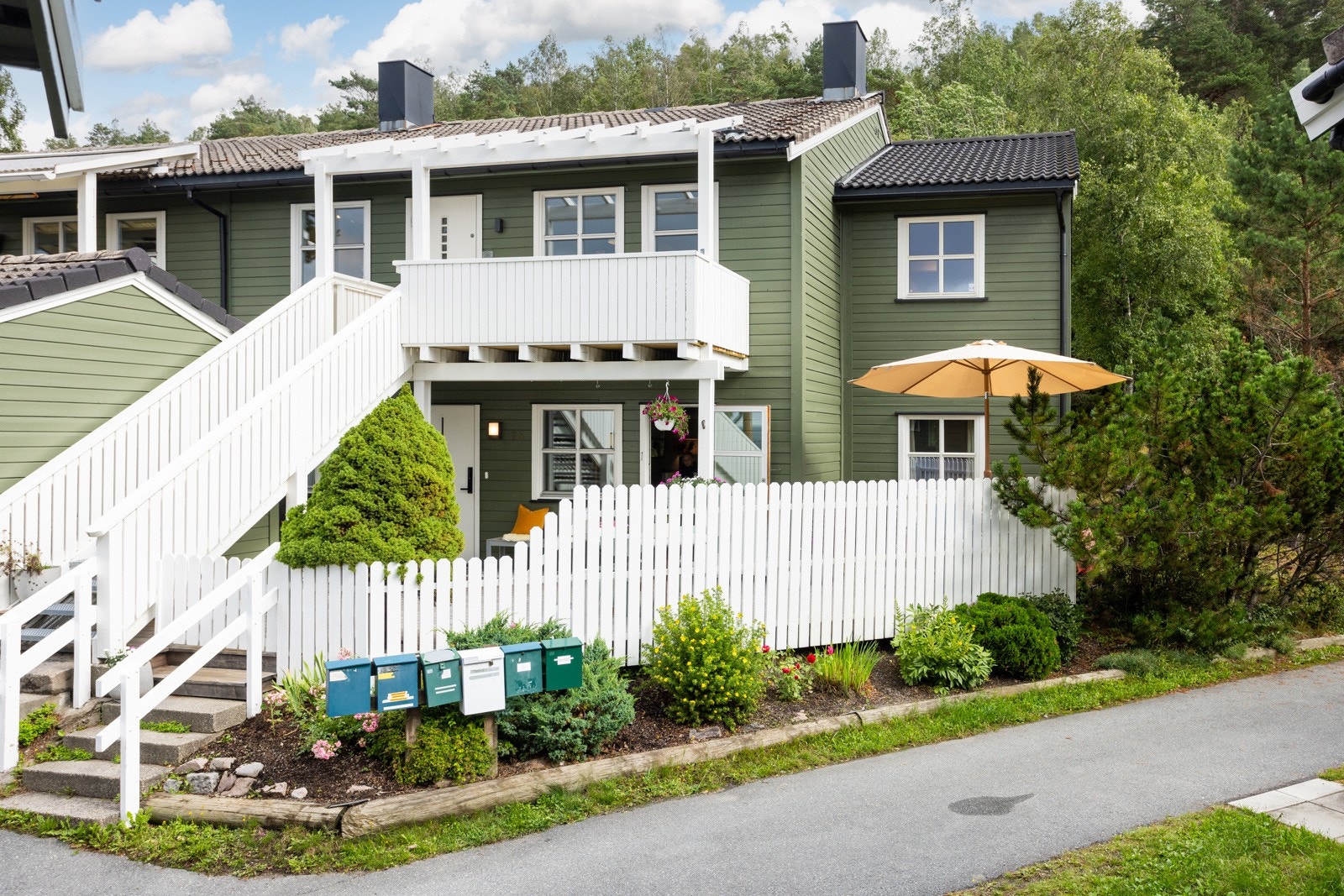 En flott ende- og rekkehusleilighet med attraktiv beliggenhet i Akebakkeskogen borettslag. Galleribilde