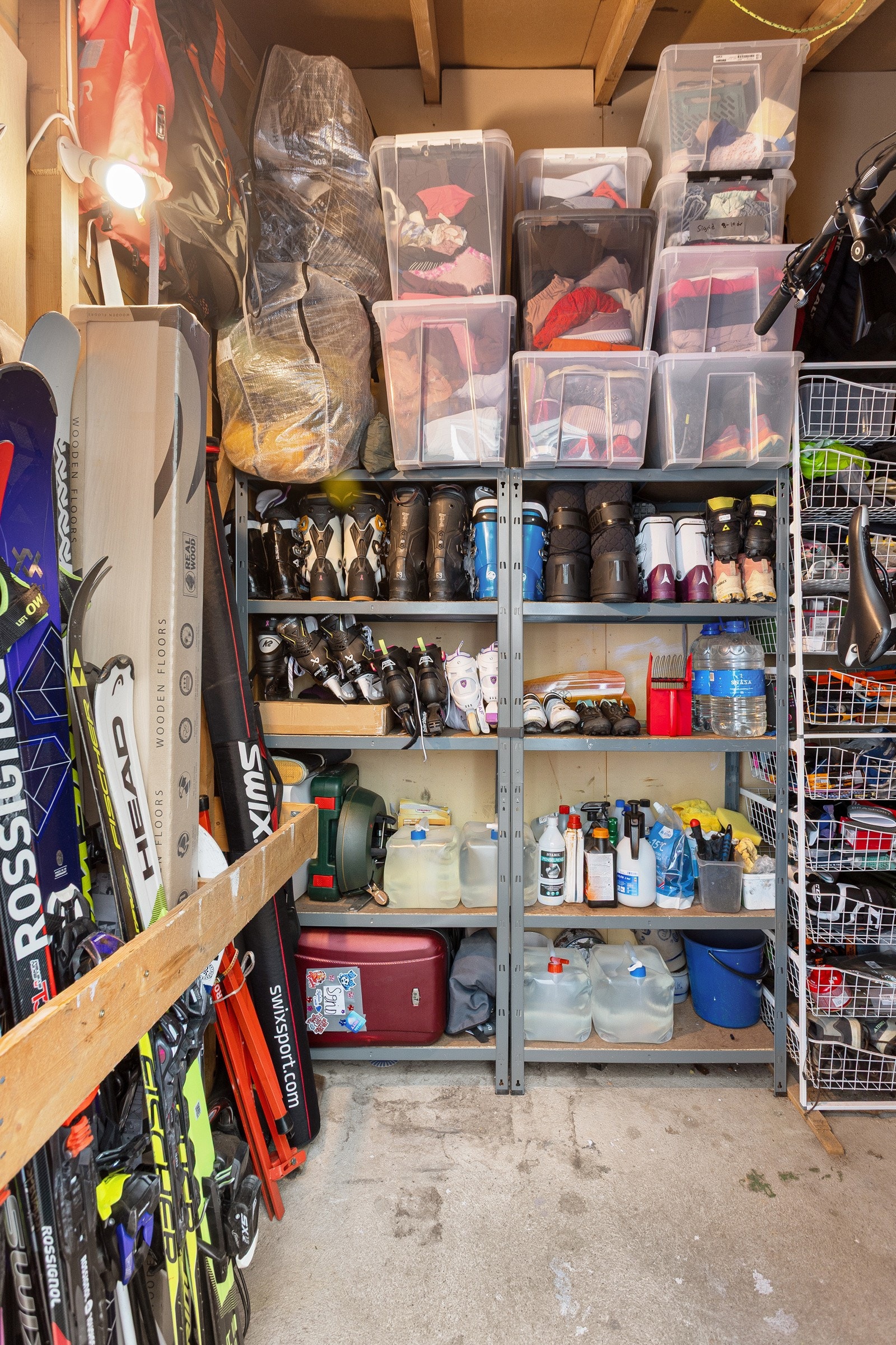 Smart utebod i forkant av boligen. Galleribilde