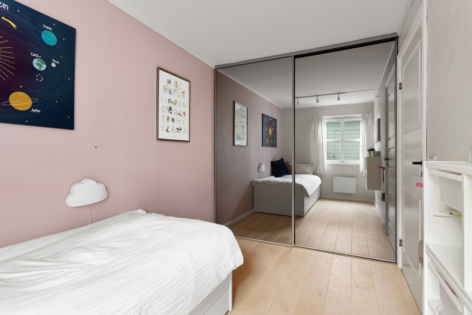 På soverom 3 har du et stort garderobeskap. Galleribilde