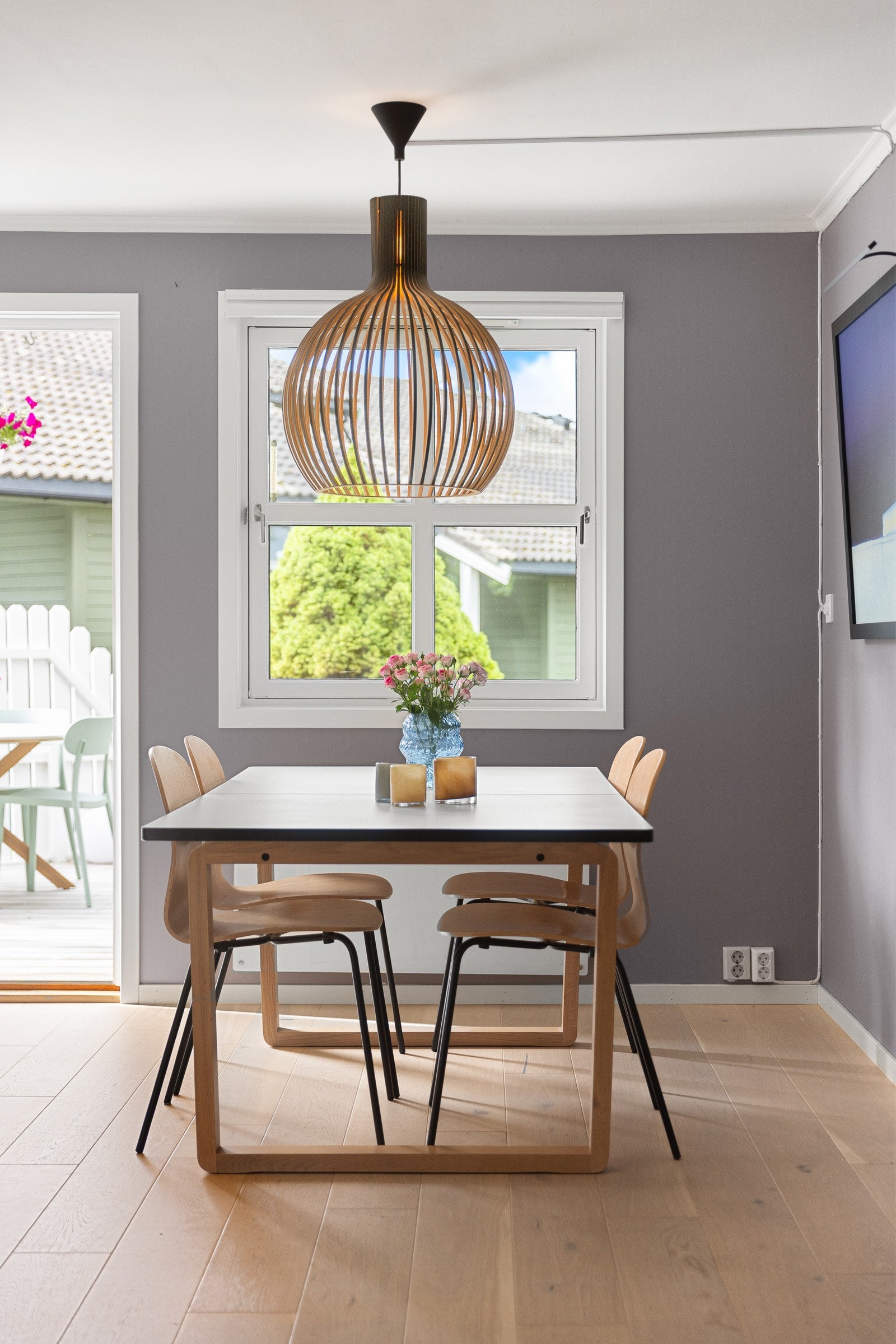 Her har du plass til stort spisebord som rommer hele storfamilien. Galleribilde