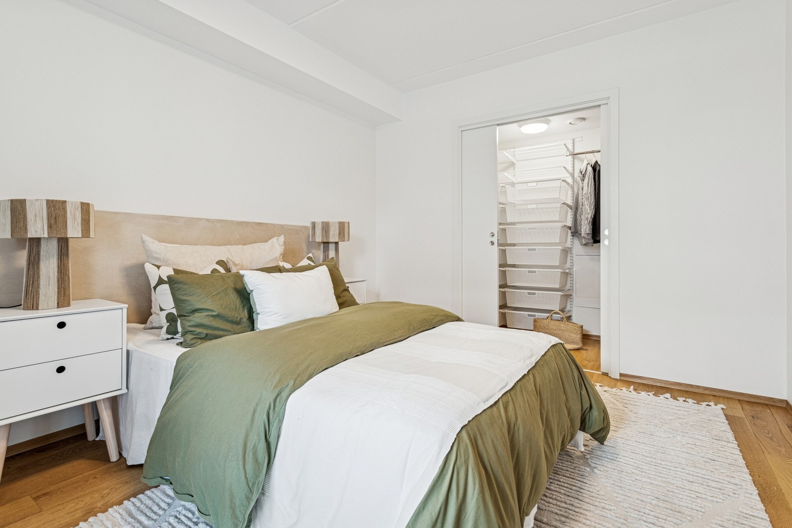 Hovedsoverommet er på 11,5 kvm og har inngang til walk-in closet - en ettertraktet detalj som gir ekstra komfort. Galleribilde