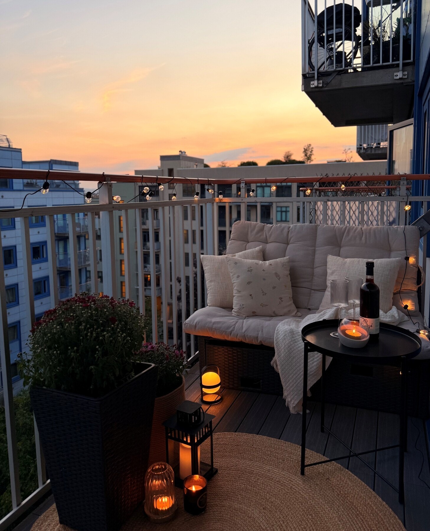 Nydelig kveldsstemning på balkongen. Bildet er tatt av selger. Galleribilde