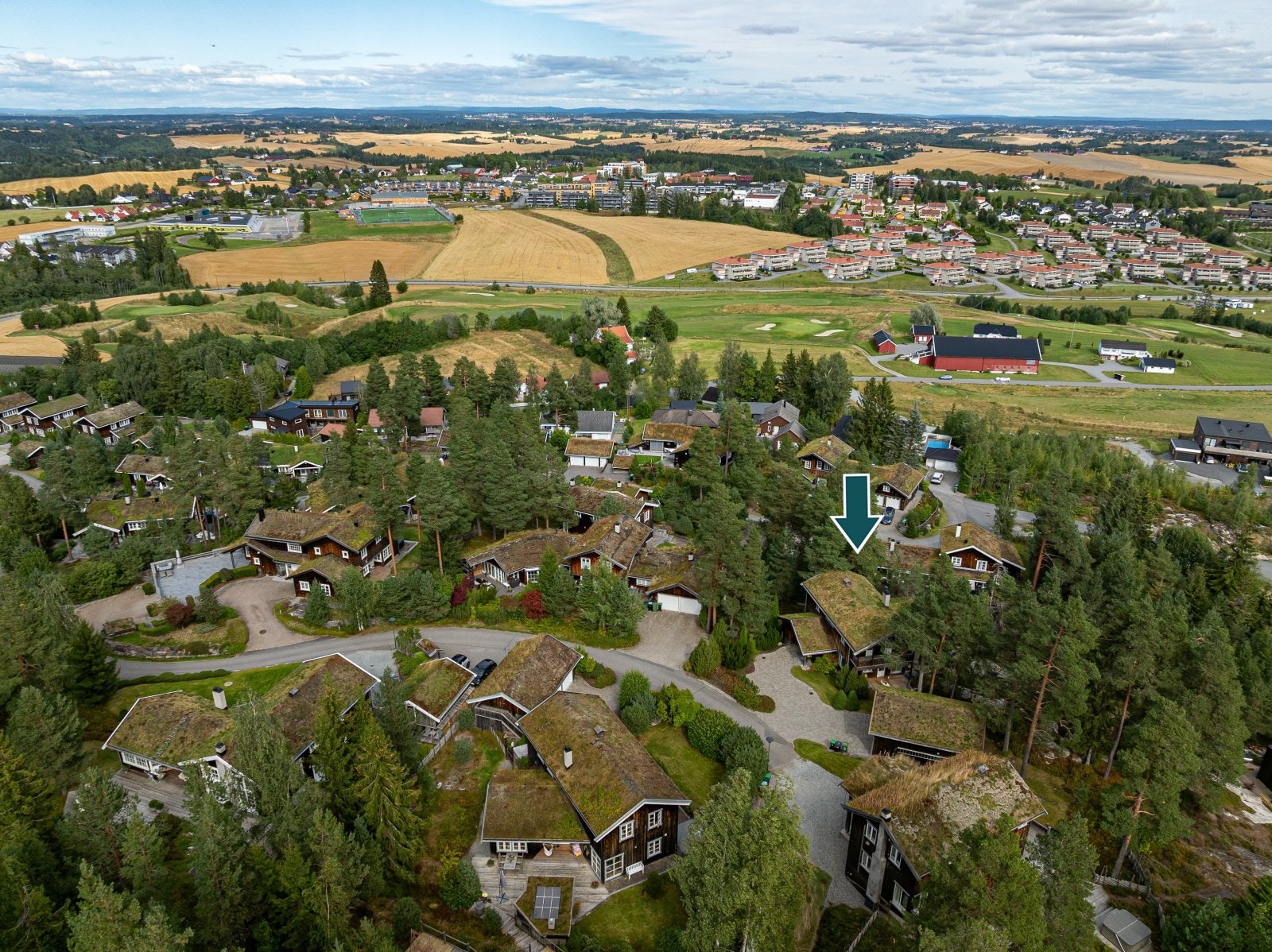 Gjerdrum generelt kan tilbyr flere dagligvarebutikker, treningssenter, og et flertall idrettstilbud. Oppvekstjordet er også planlagt med bla. ny skole, barnehage, flerbrukshall samt fotballbaner. Galleribilde